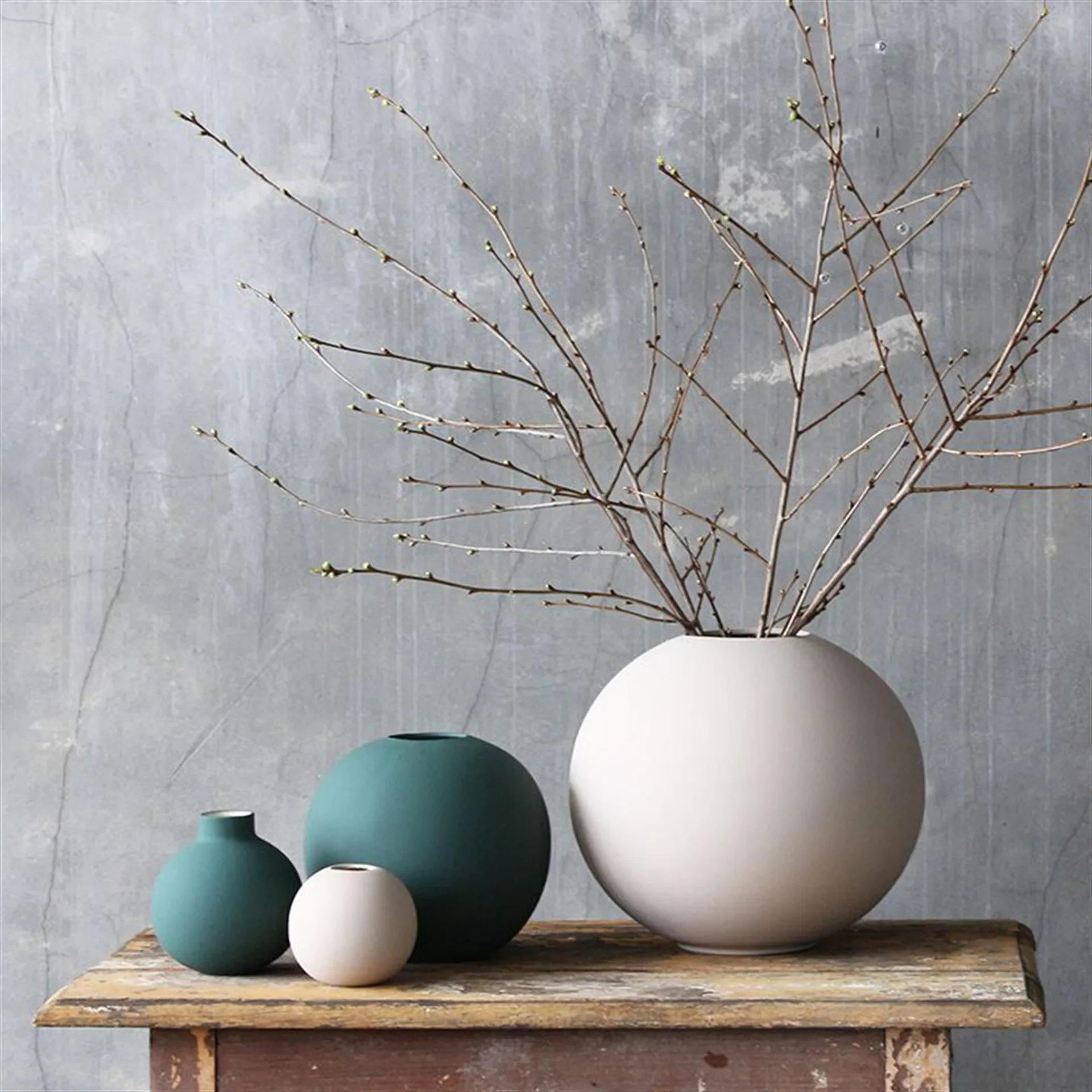 Ball Vase dark green, 20cm Cooee Design