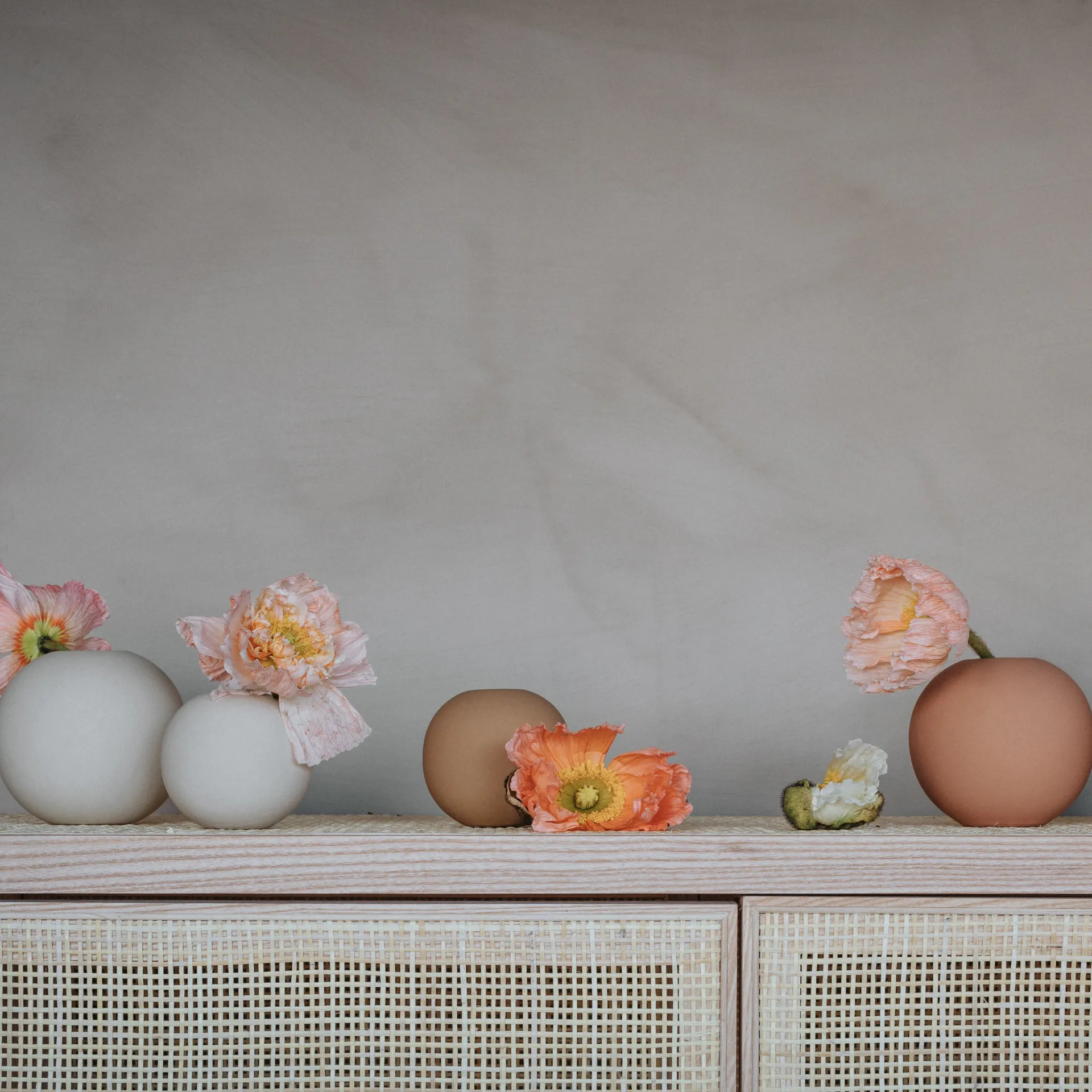 Ball Vase peanut, 10cm Cooee Design