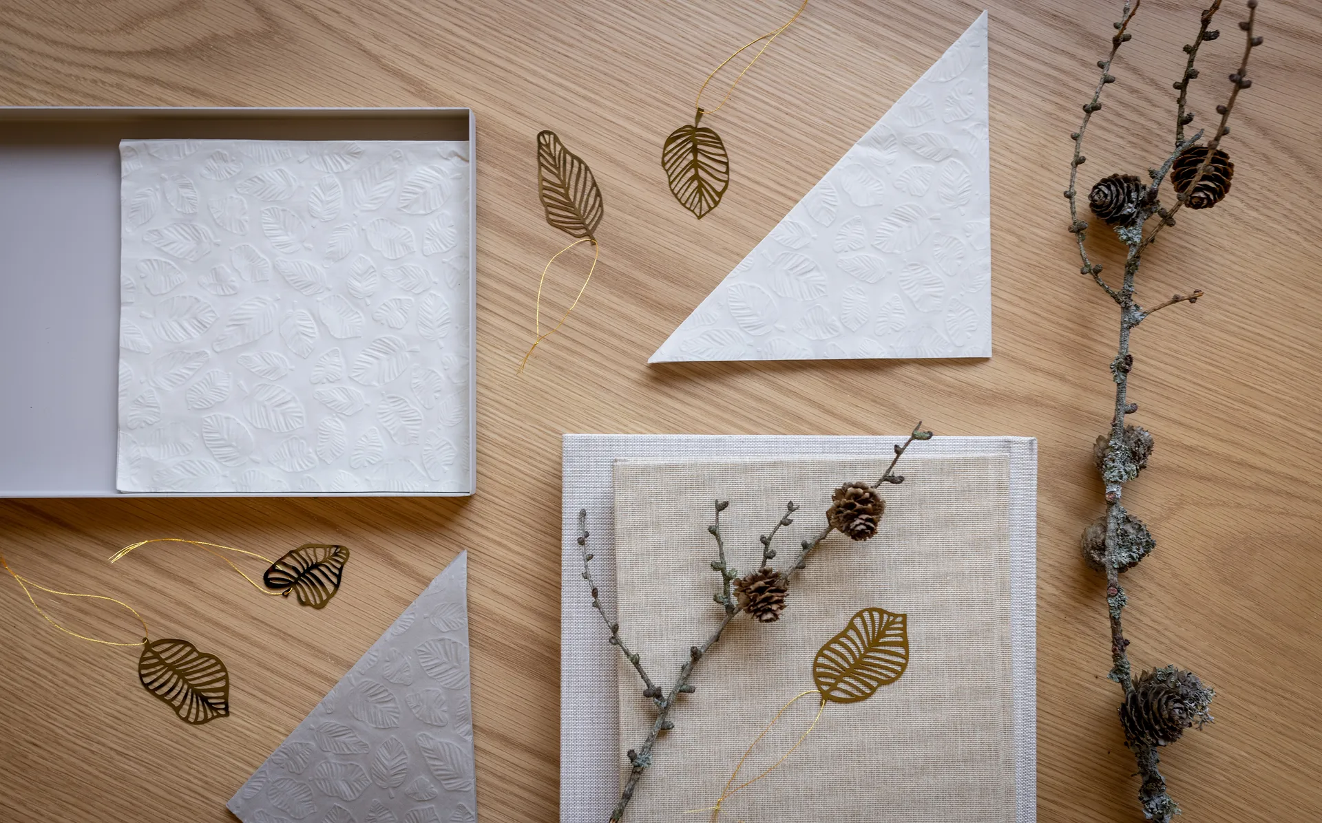 Deco leaf Anhänger 4er Pack, Messing Cooee Design