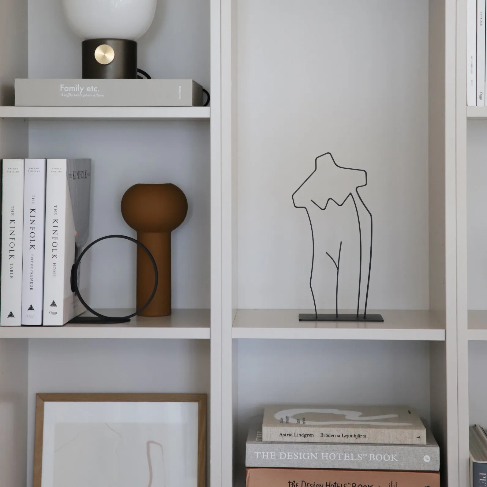 Ruth Skulptur, Schwarz Cooee Design