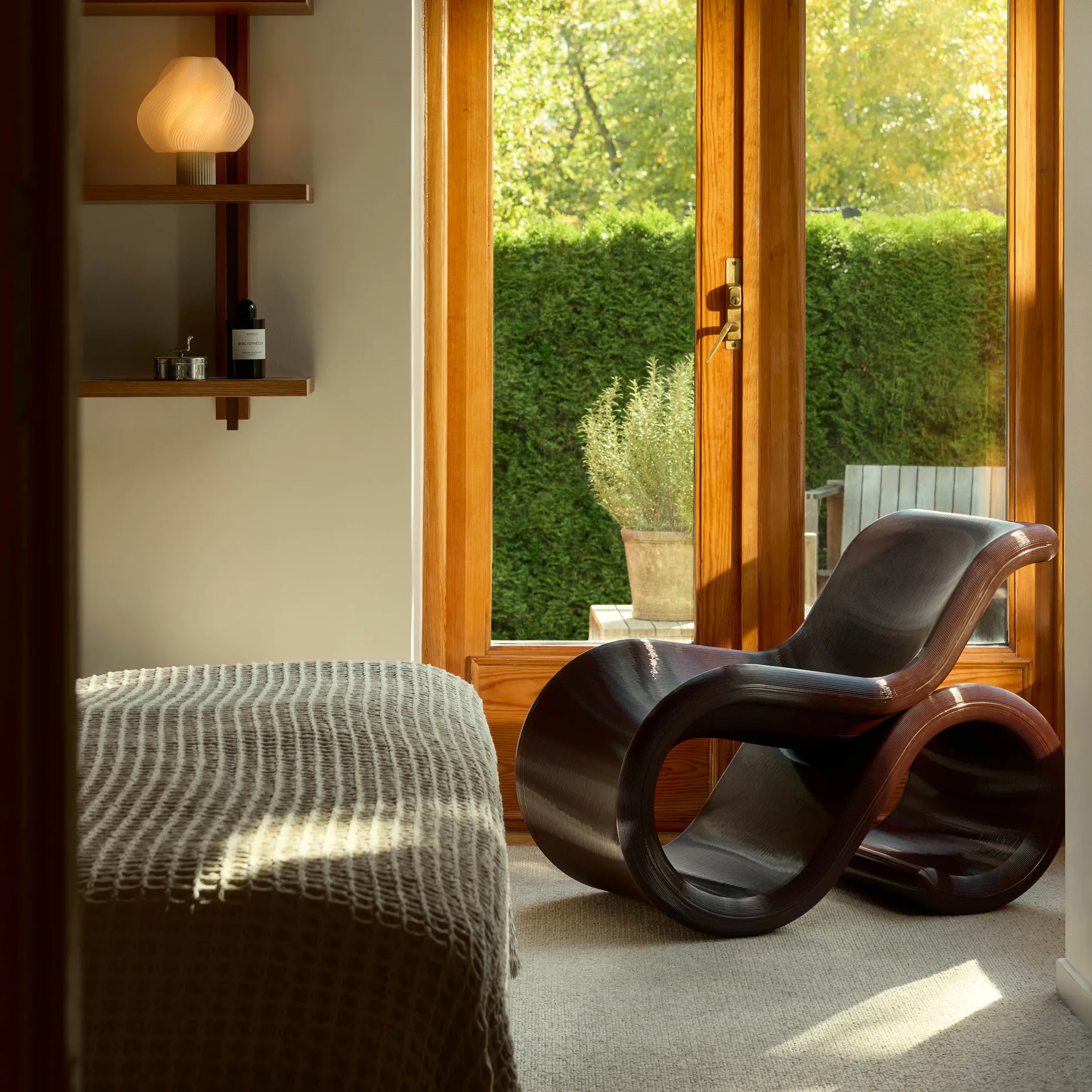 Éclair chair Loungesessel, Kirsche Crème Atelier