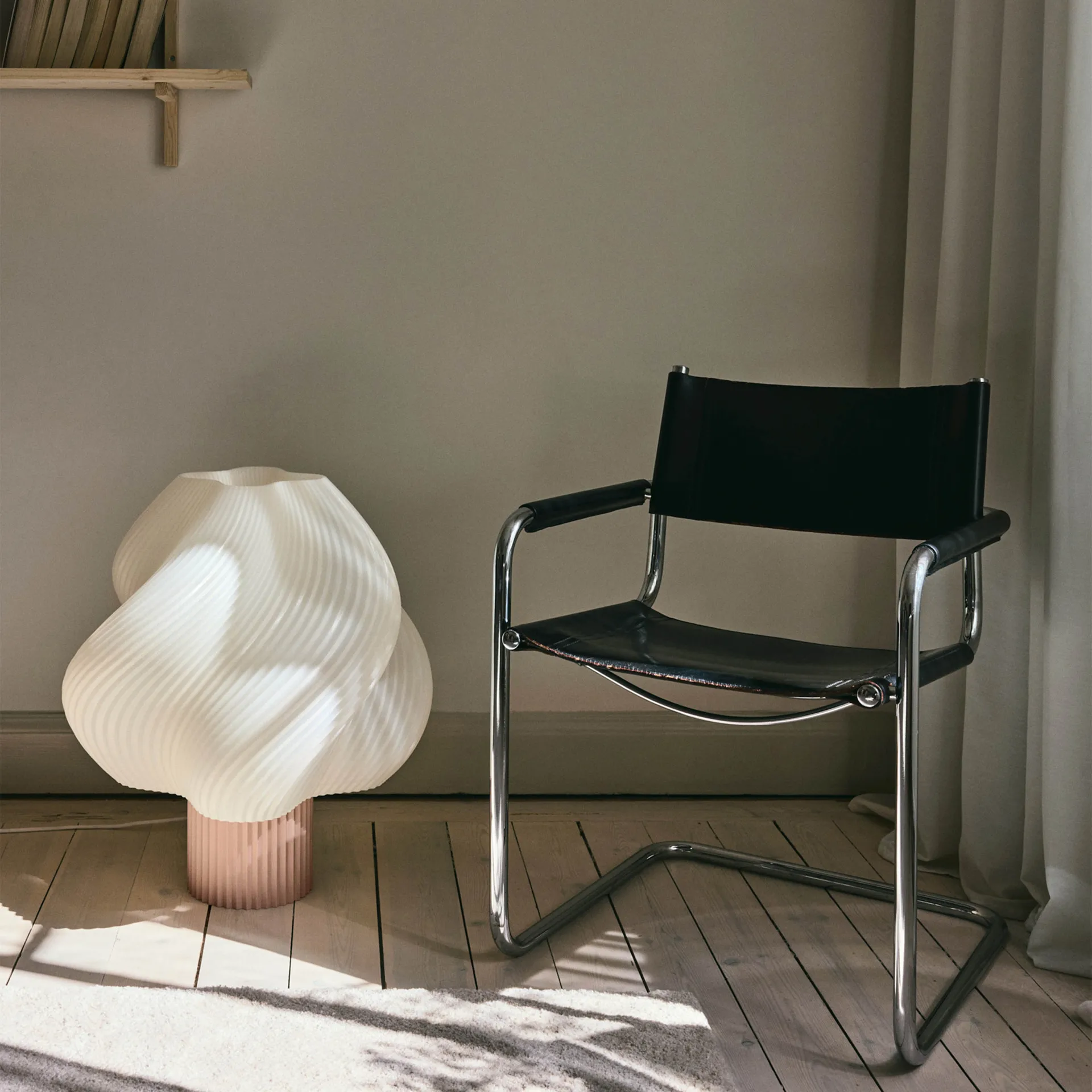 Soft Serve Stehleuchte, Wild strawberry, Mega, 63 cm Crème Atelier