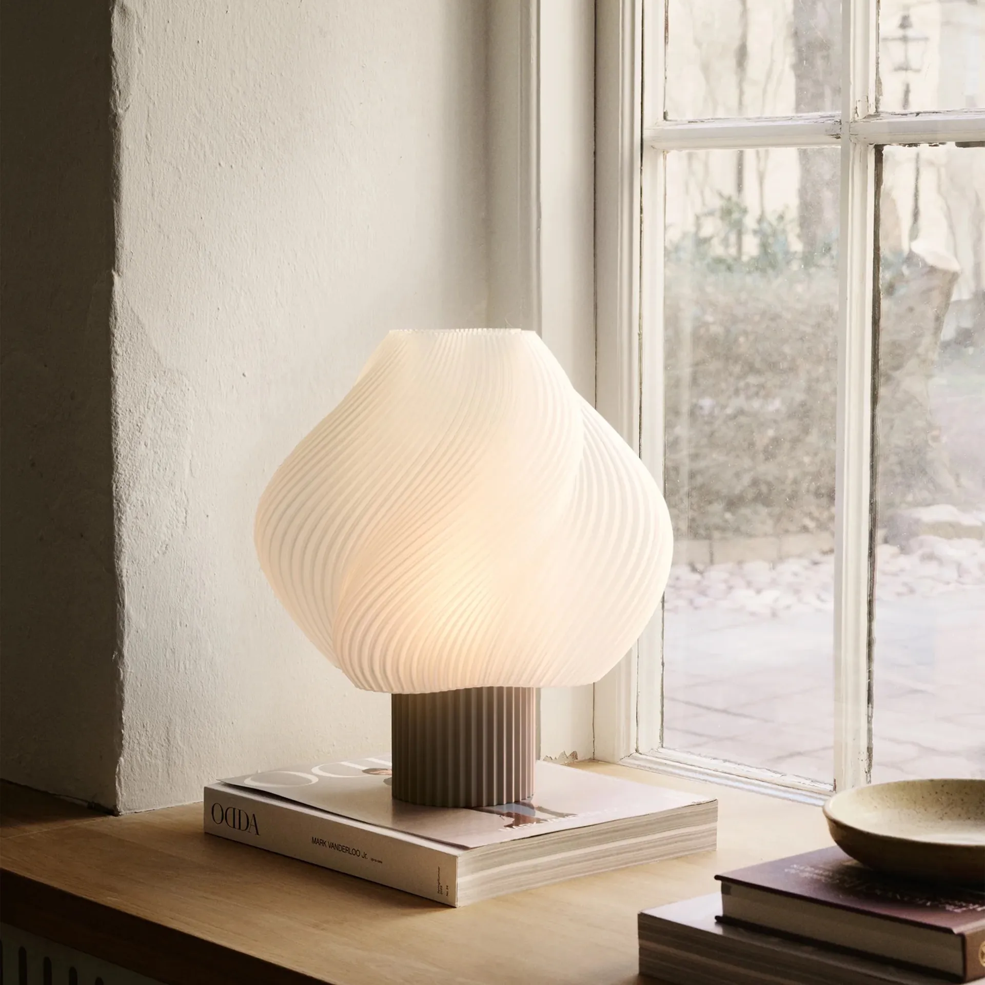Soft Serve Tischleuchte, Mocha, Grande, 34 cm Crème Atelier