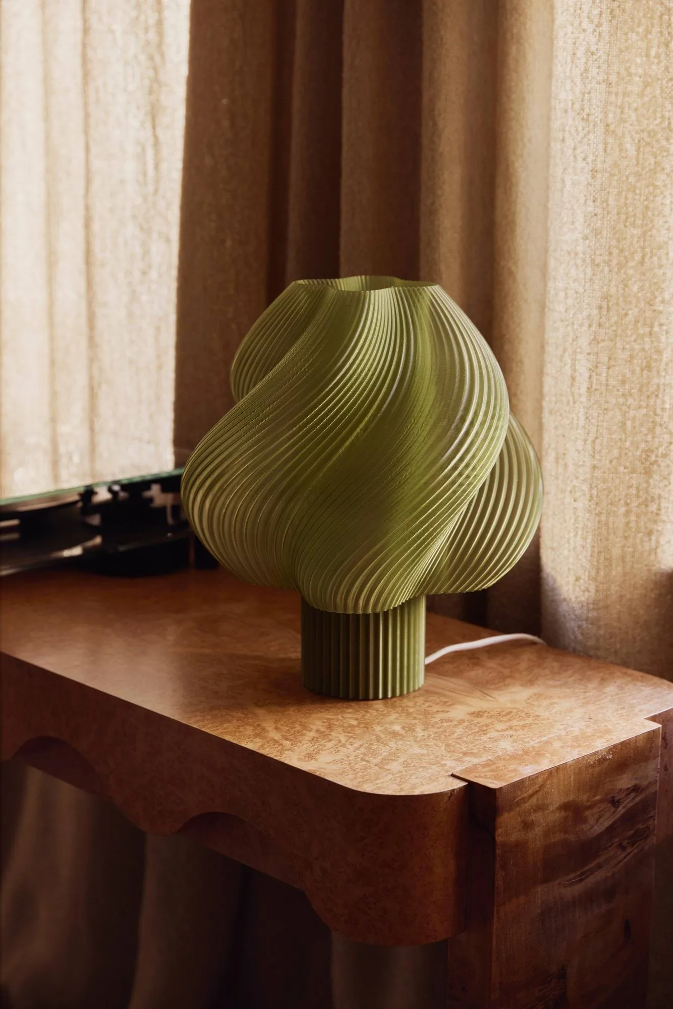 Soft Serve Tischleuchte, Olive, Grande, 34 cm Crème Atelier