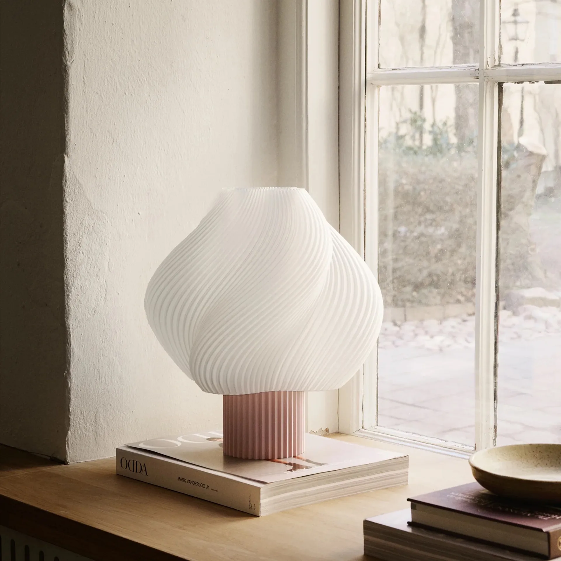 Soft Serve Tischleuchte, Walderdbeere, Grande, 34 cm Crème Atelier