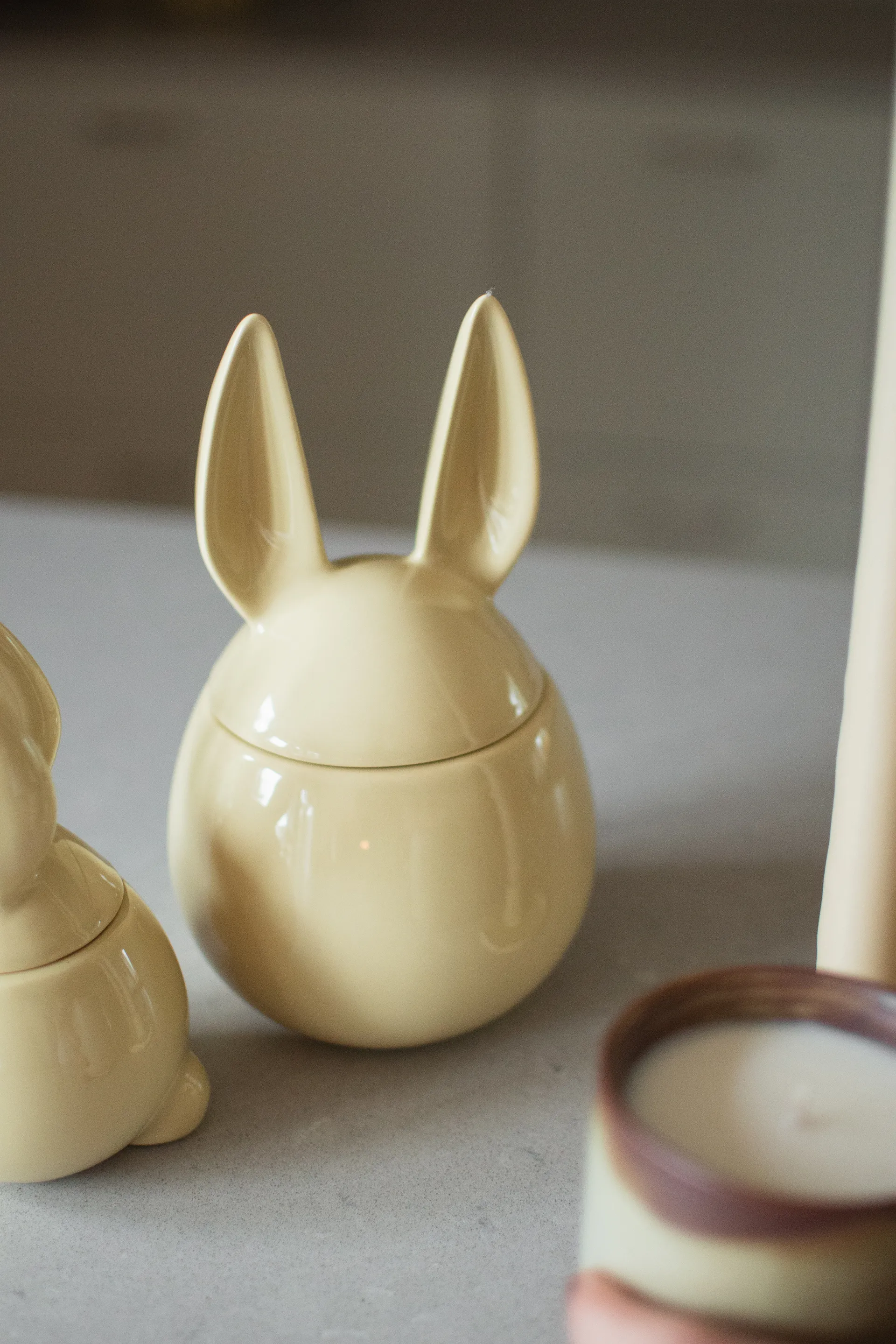 DBKD Eating rabbit Schale groß, Shiny yellow DBKD