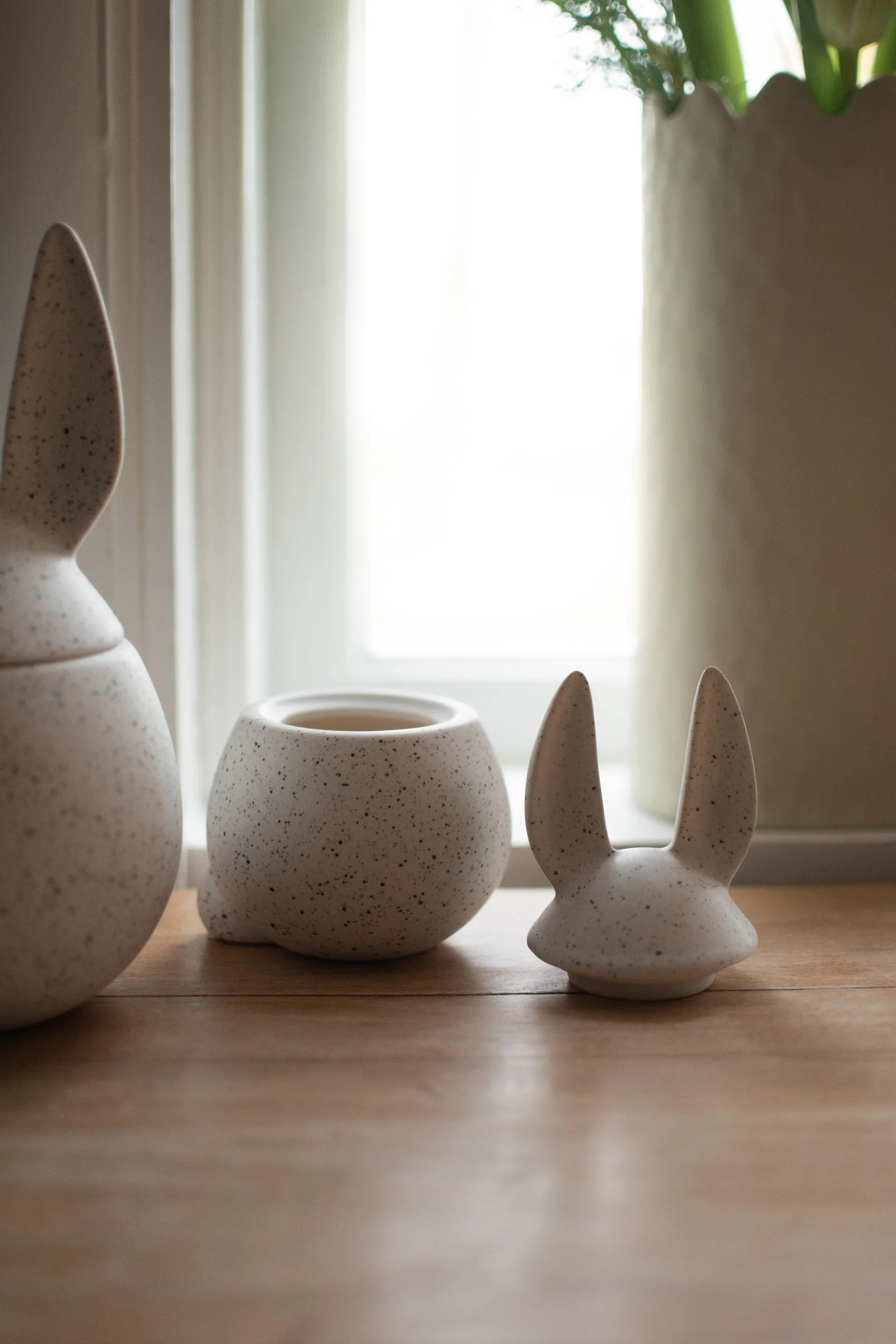 DBKD Eating rabbit Schale klein, White dot DBKD