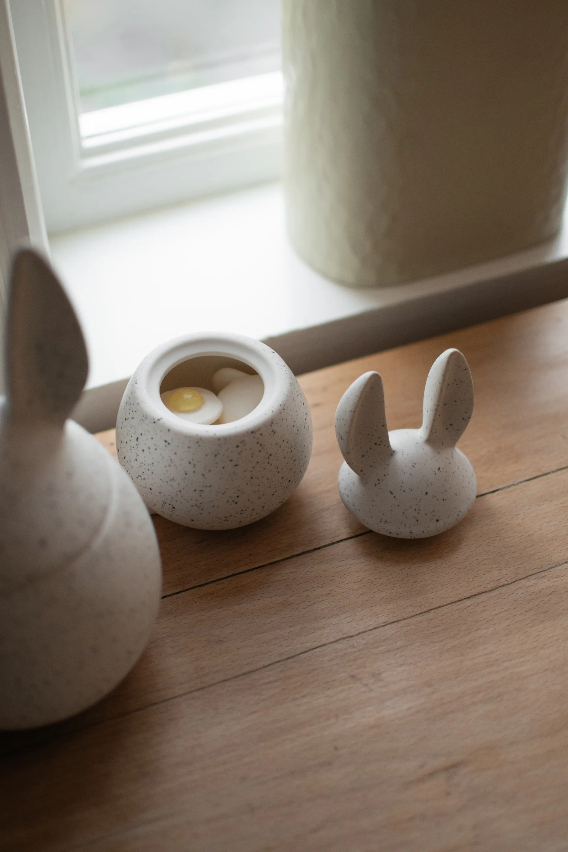 DBKD Eating rabbit Schale klein, White dot DBKD