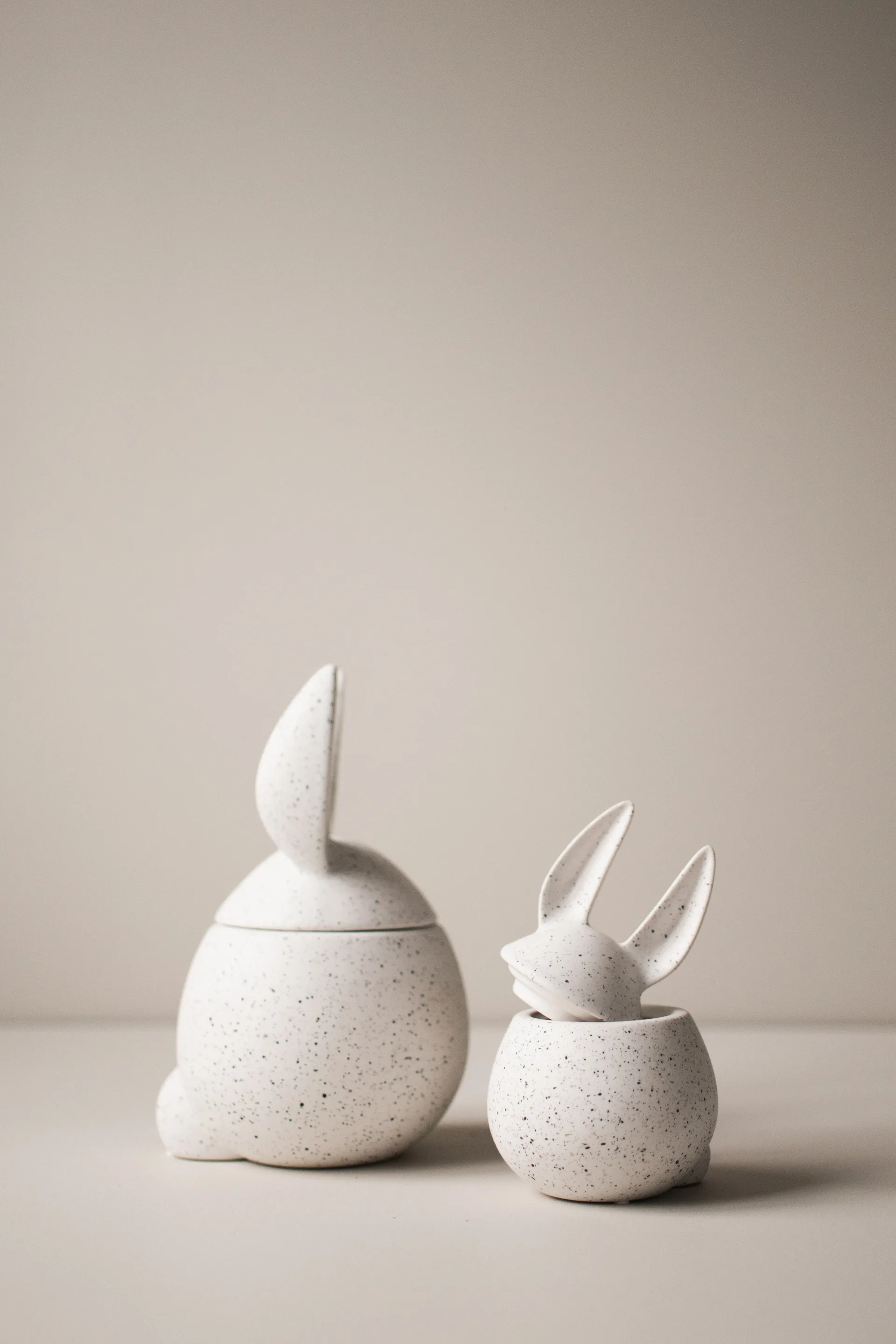 DBKD Eating rabbit Schale klein, White dot DBKD