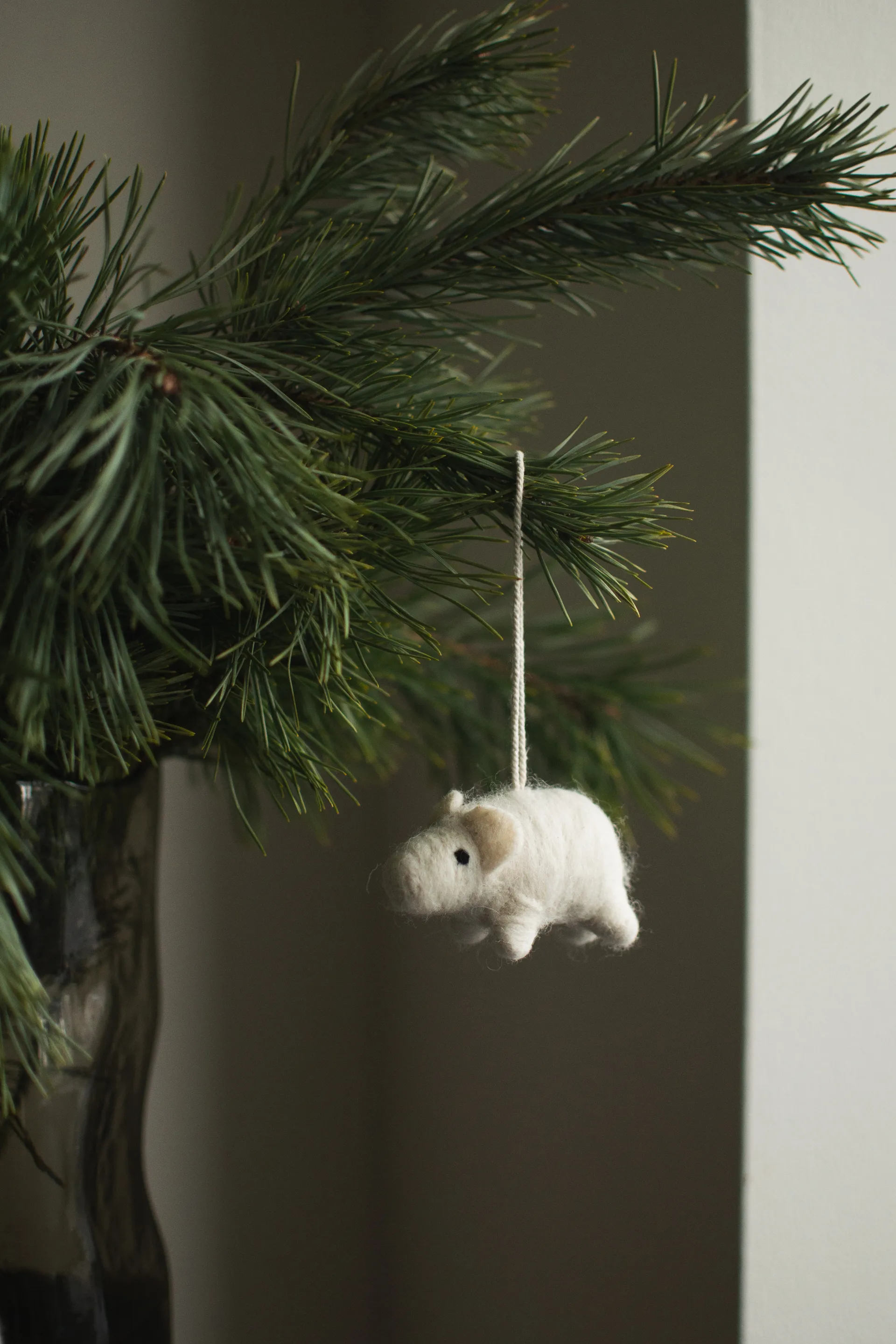 Hanging pig Dekorationsanhänger, White DBKD
