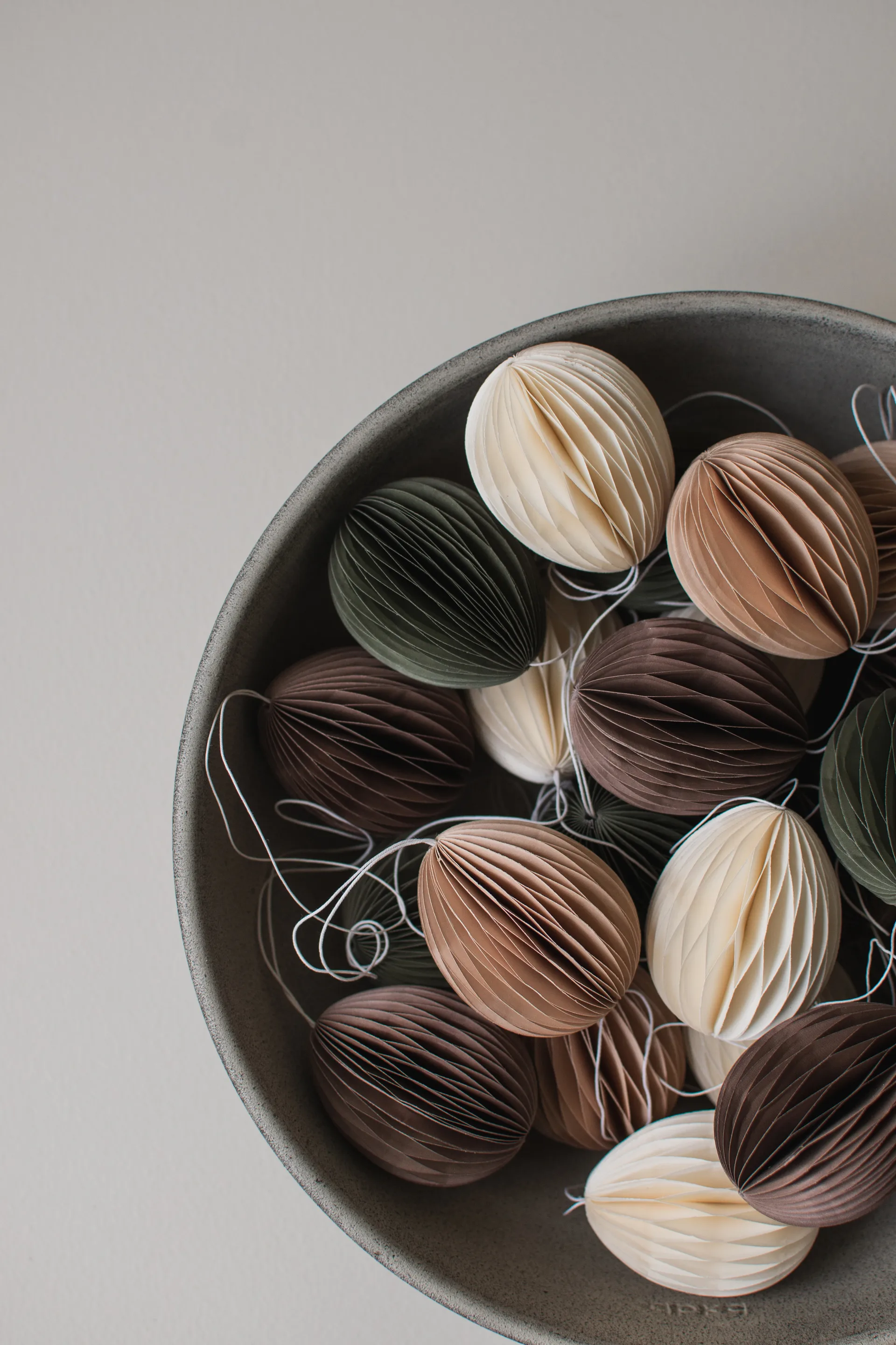 Ovoid Osteranhänger Papier 7 cm, Sand DBKD