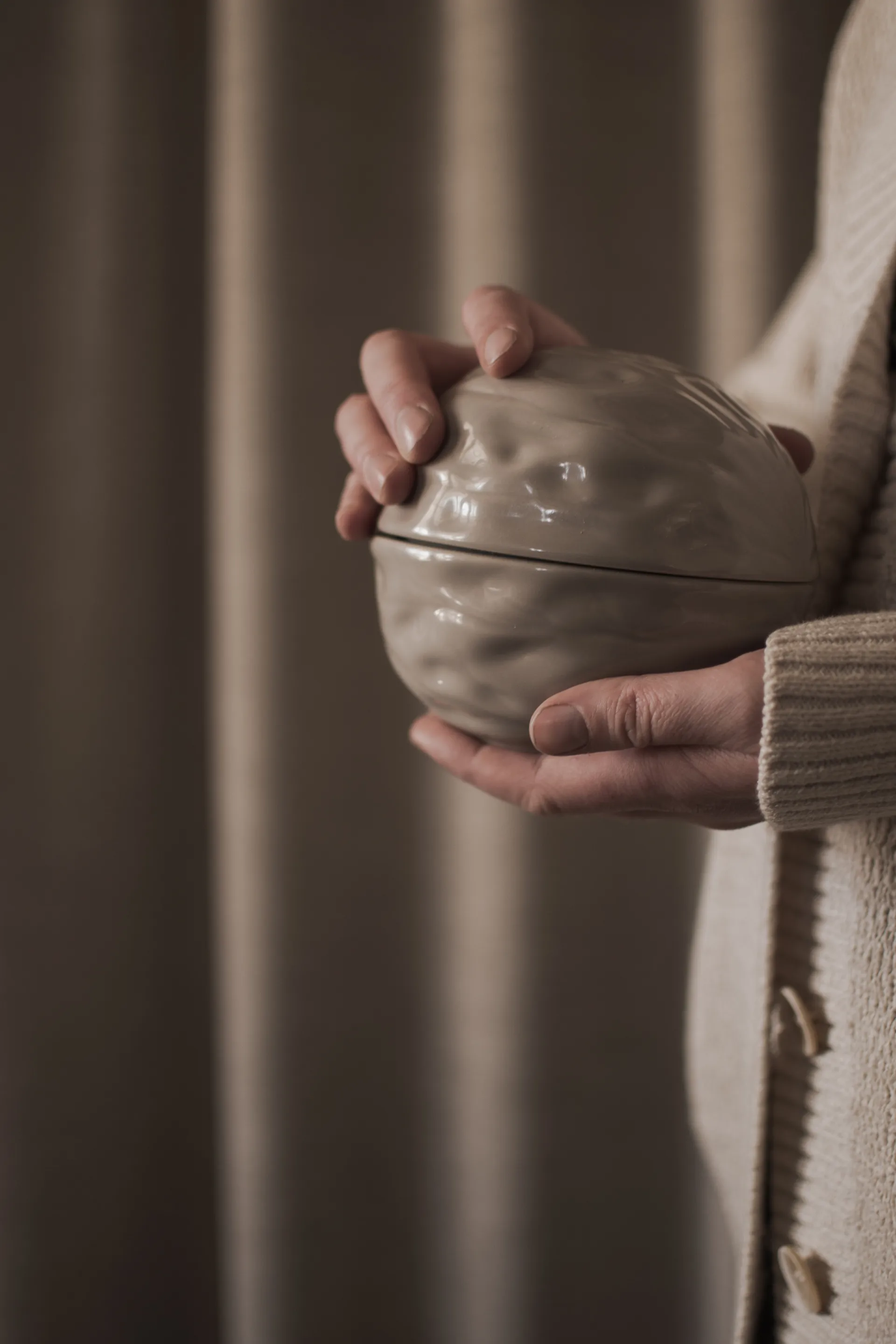 Walnut Schale mit Deckel, Shiny mole DBKD