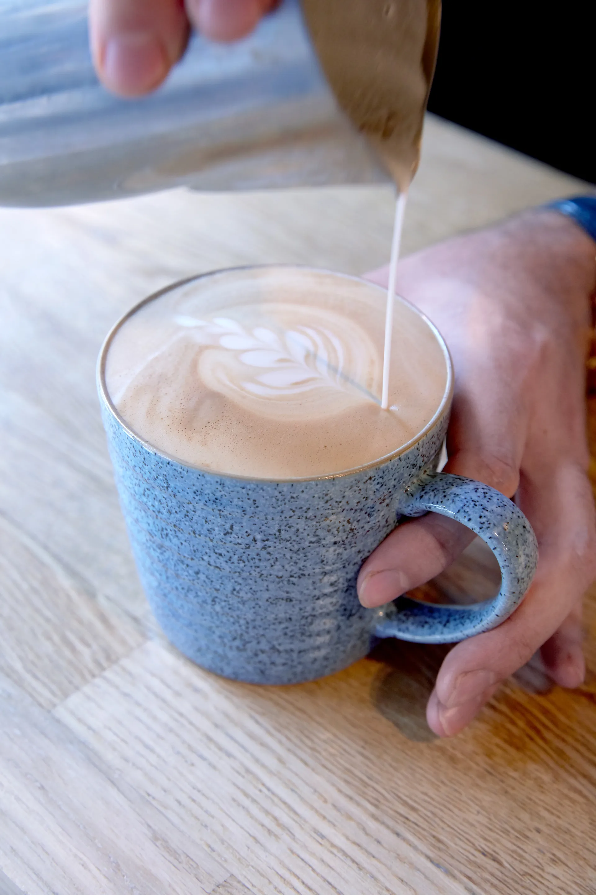 Studio Blue Tasse geriffelt 40cl, Flint-chalk Denby