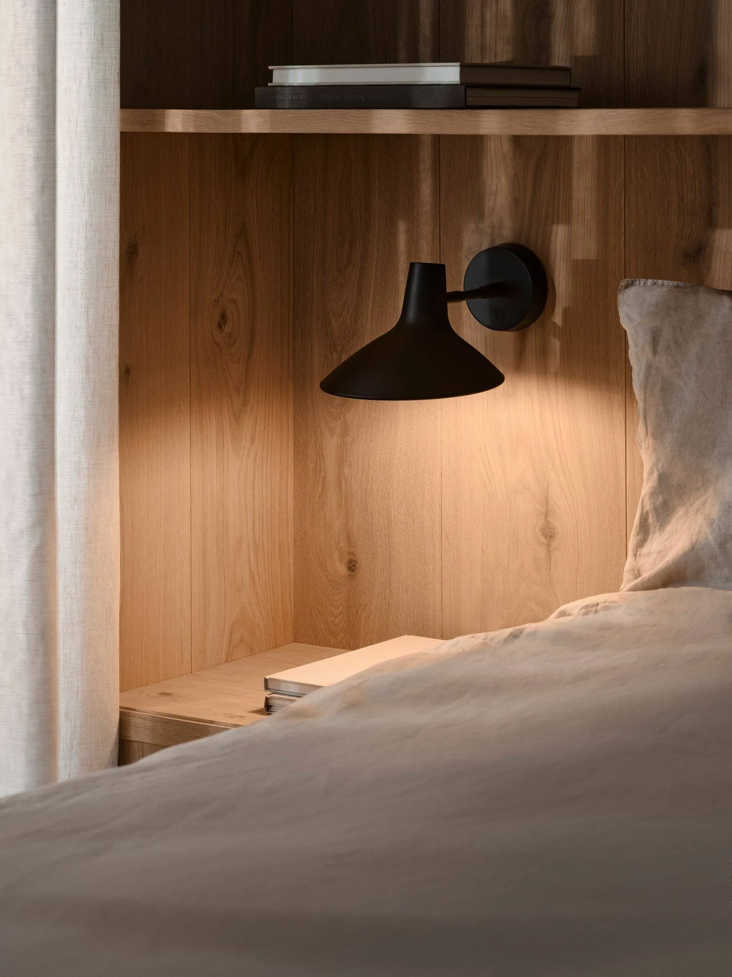 Darci kurze Wandleuchte, Schwarz Design For The People
