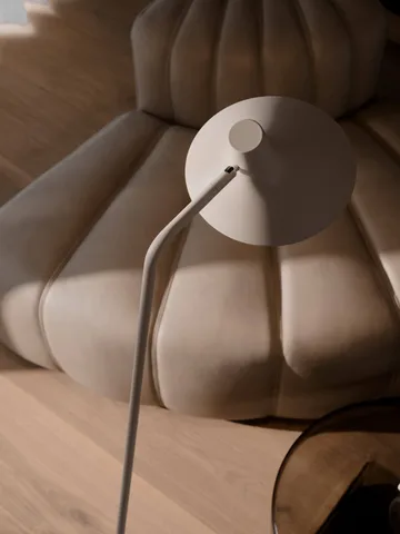 Darci Stehleuchte 143 cm - Sand - Design For The People