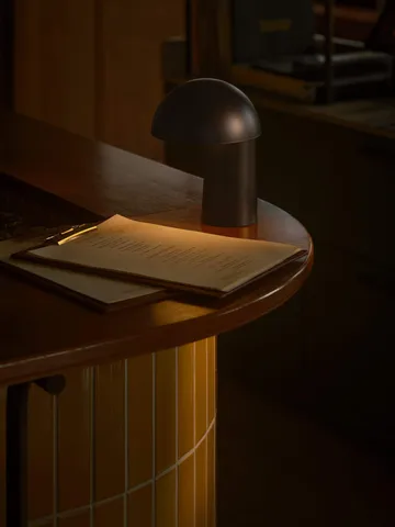 Faye tragbare Tischlampe - Schwarz - Design For The People