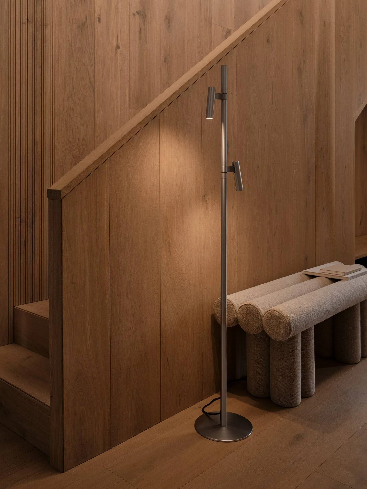Makoto Stehleuchte, Satin verchromt, 150 cm Design For The People