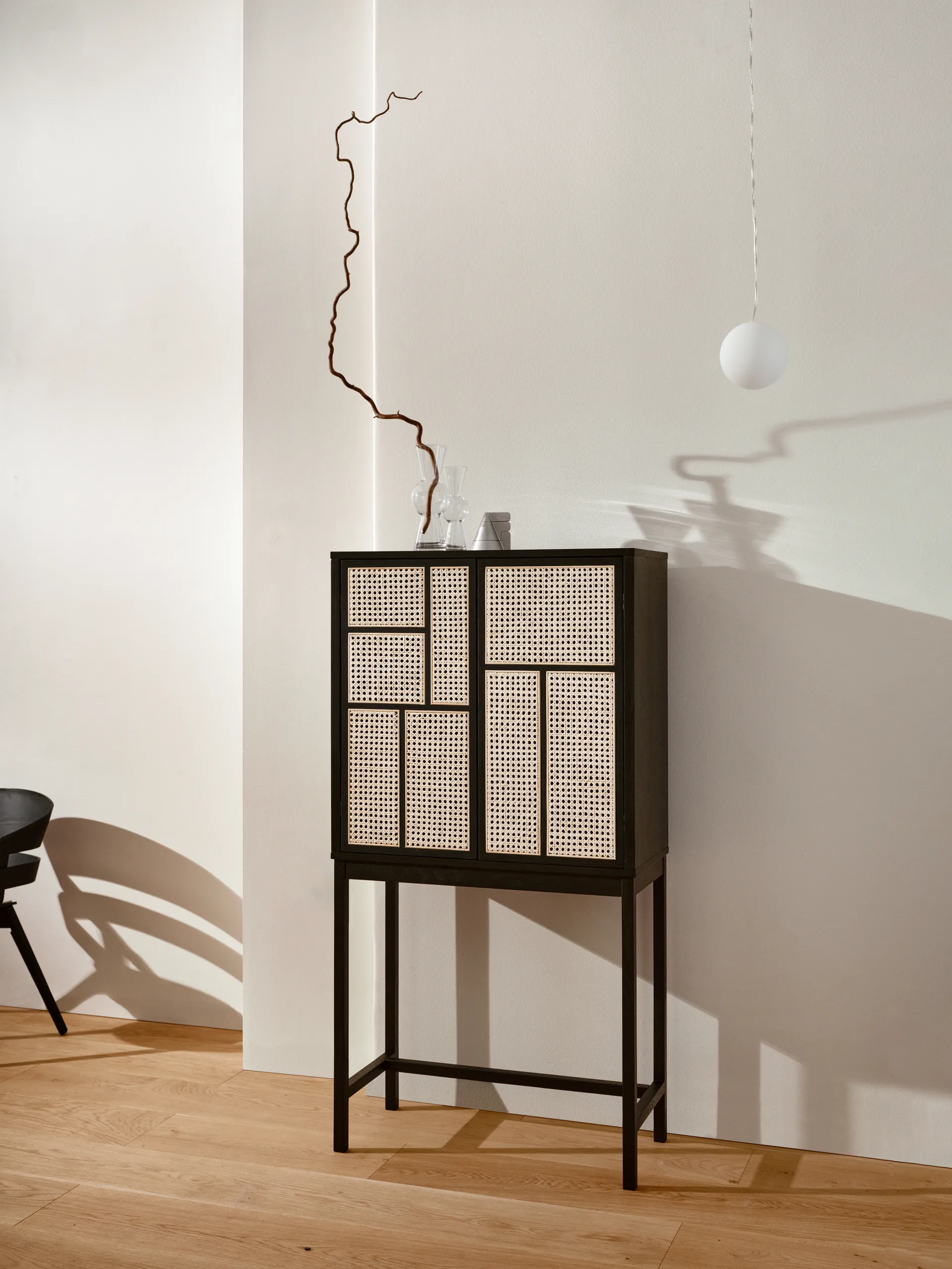 Air Vitrine, Schwarz, Rattan Design House Stockholm