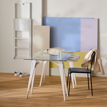 Arco Schreibtisch - Weiß lackiert, inkl. Schublade, Glasscheibe - Design House Stockholm