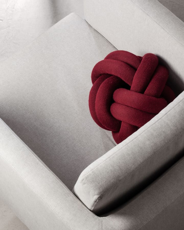 Knot Kissen, Bordeaux Design House Stockholm