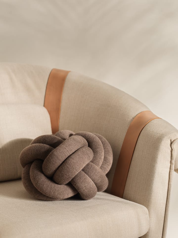 Knot Kissen, Brown Design House Stockholm