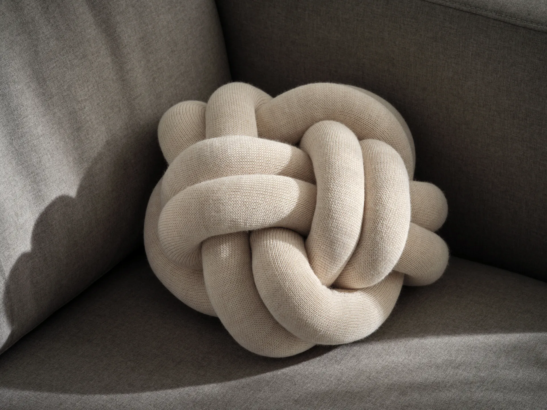 Knot Kissen, Cream Design House Stockholm