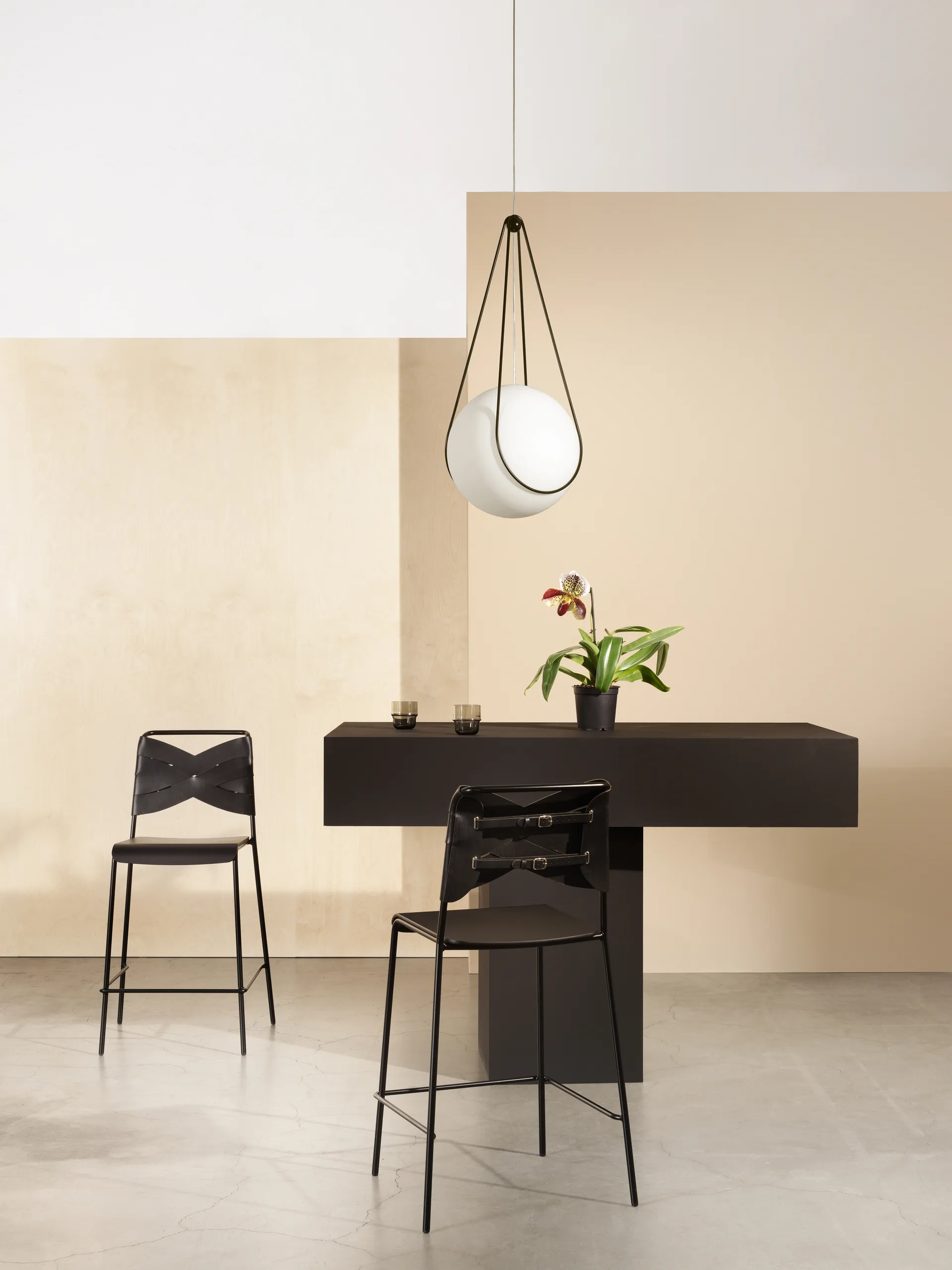 Kosmos Halter schwarz, Mittel Design House Stockholm