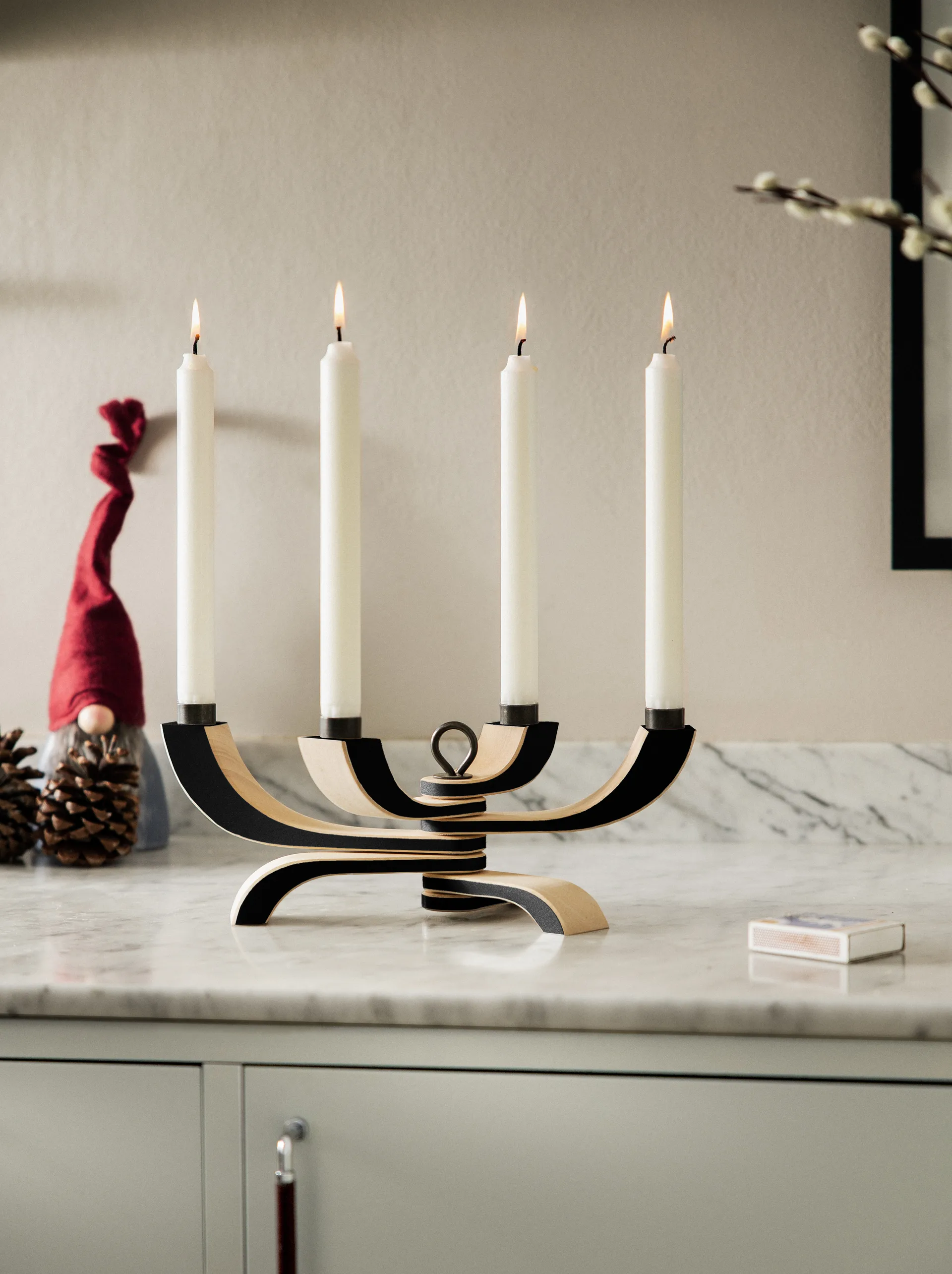 Nordic Light Kerzenleuchter 4 Arme, Schwarz Design House Stockholm