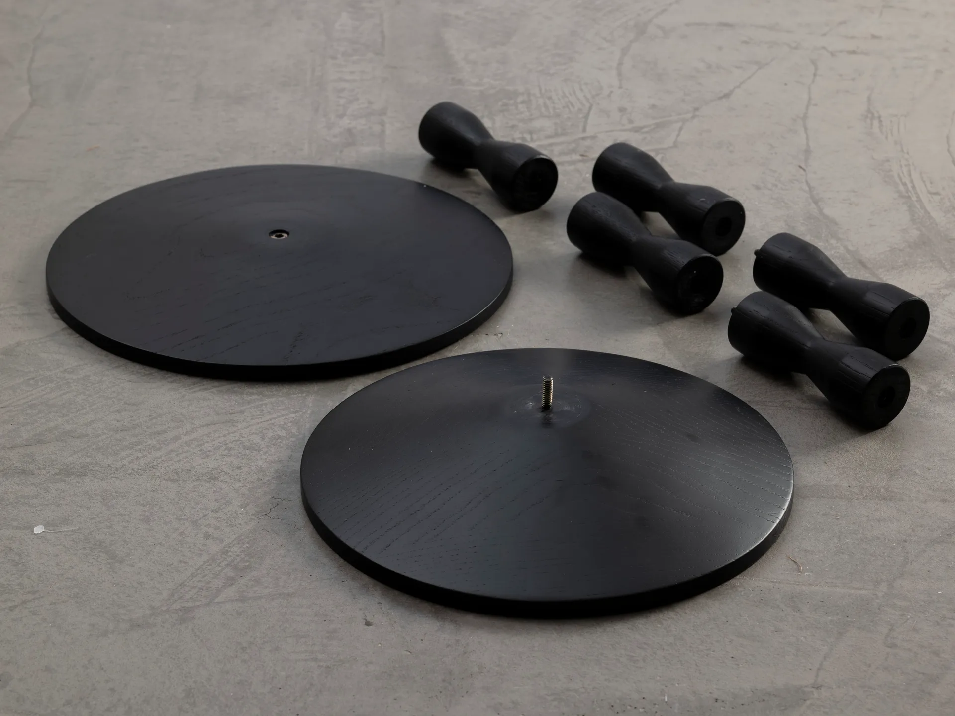Pedestal Tisch Ø31 x 67,5cm, Black Design House Stockholm