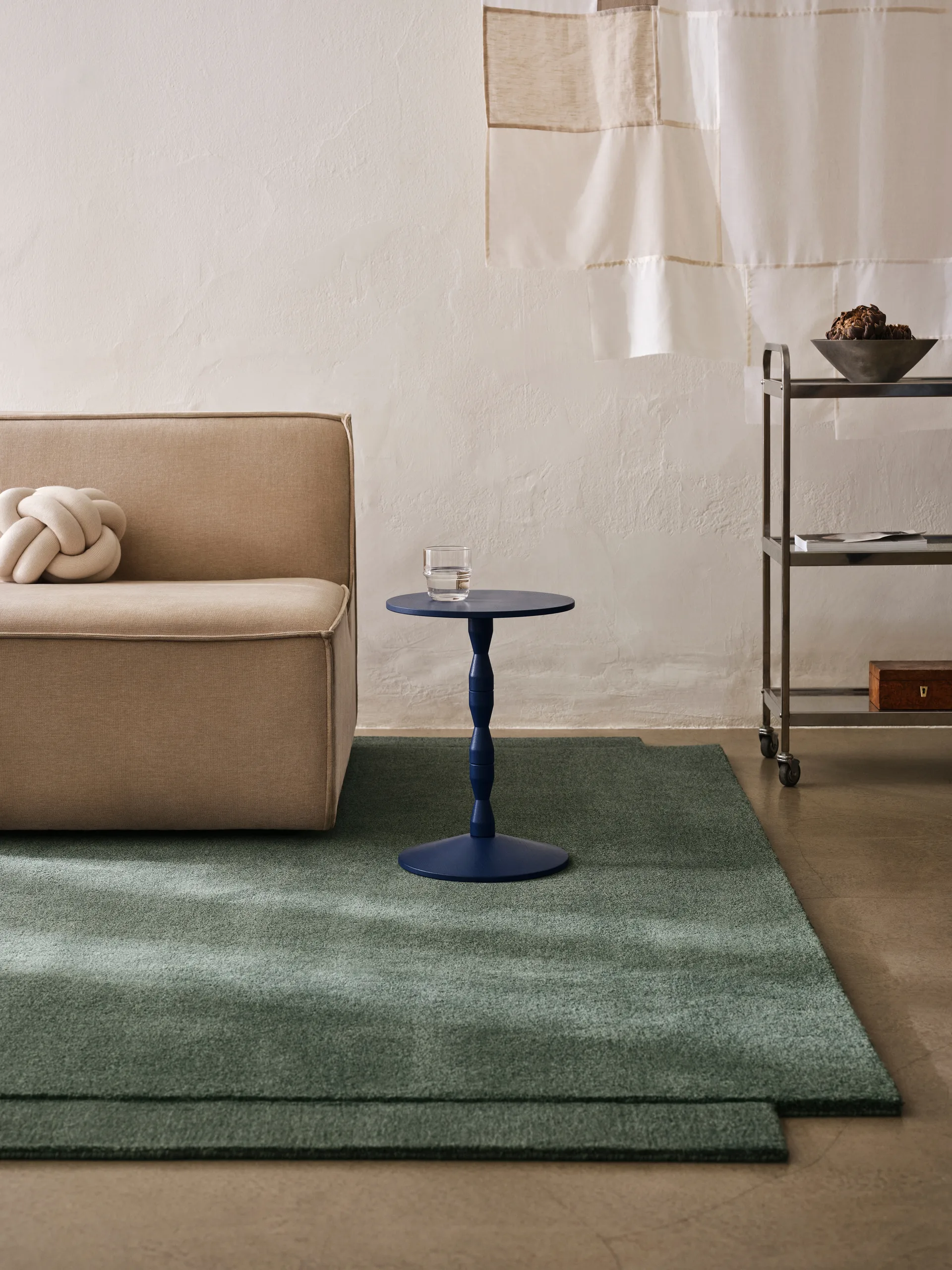 Pedestal Tisch Ø31 x 67,5cm, Blue Design House Stockholm