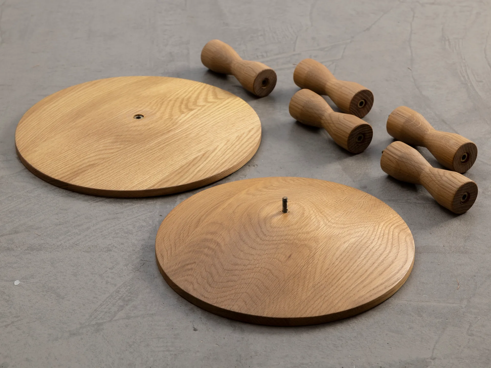 Pedestal Tisch Ø31 x 67,5cm, Oak Design House Stockholm