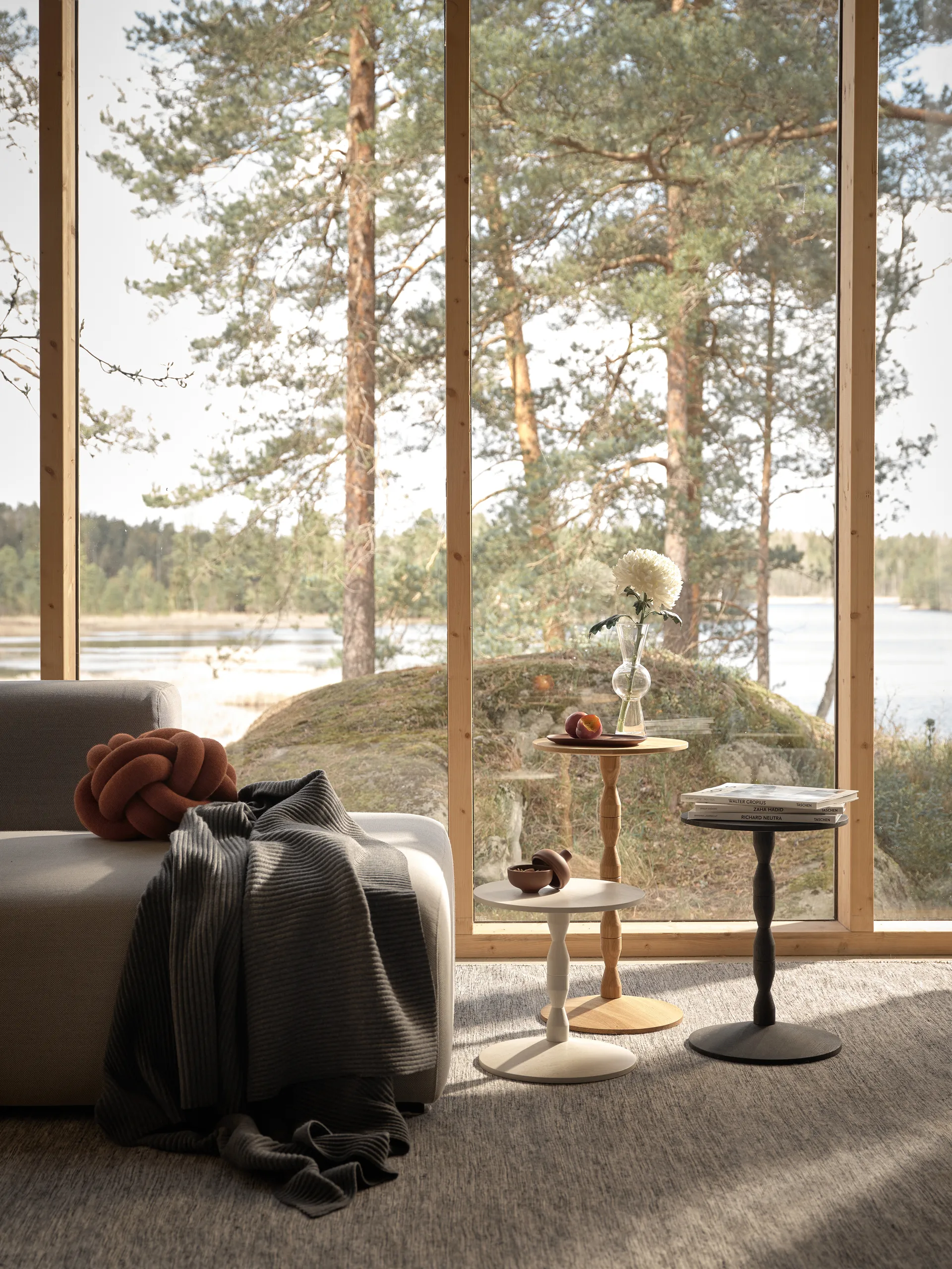 Pedestal Tisch Ø31 x 67,5cm, Oak Design House Stockholm