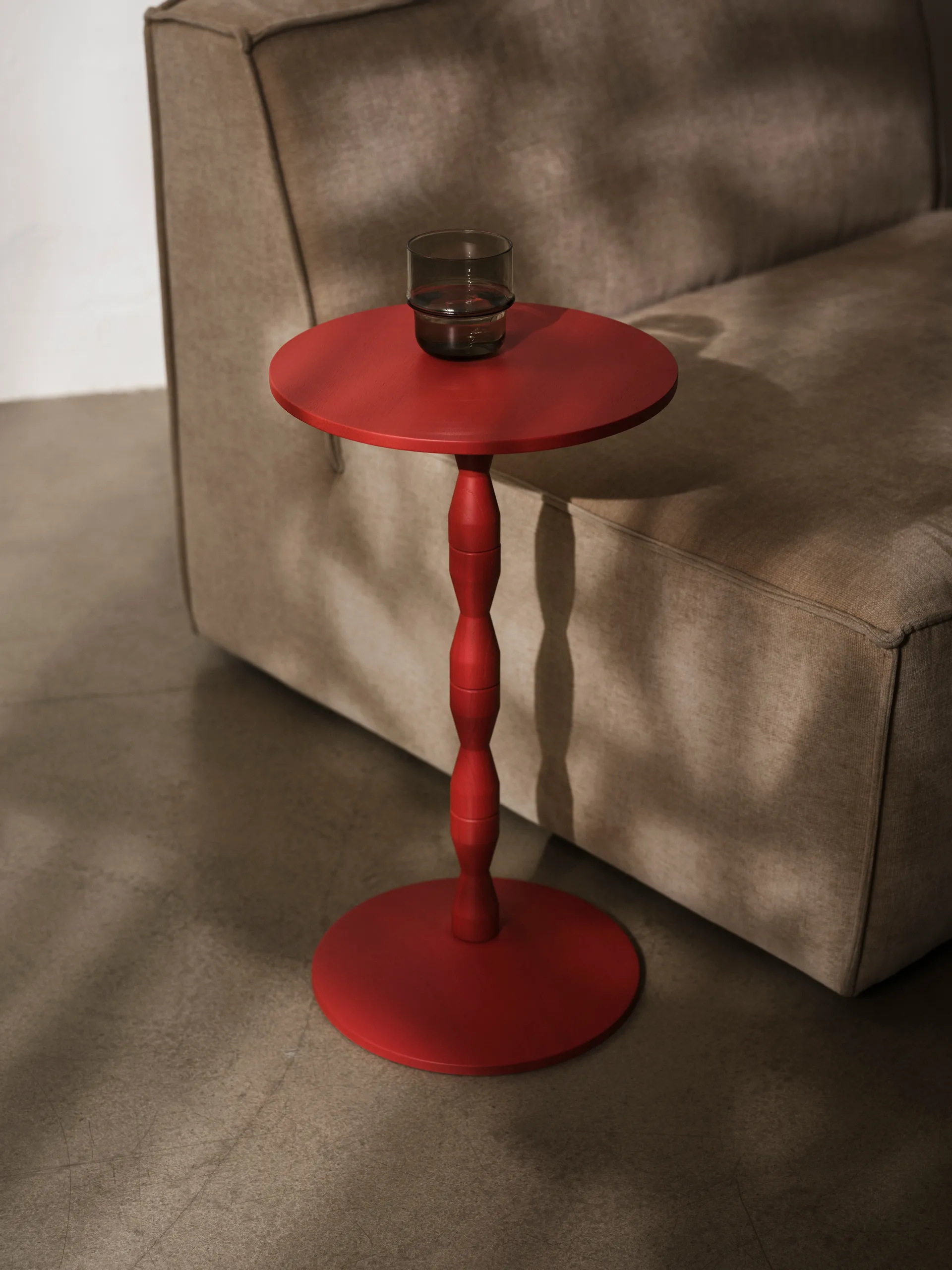 Pedestal Tisch Ø31 x 67,5cm, Red Design House Stockholm