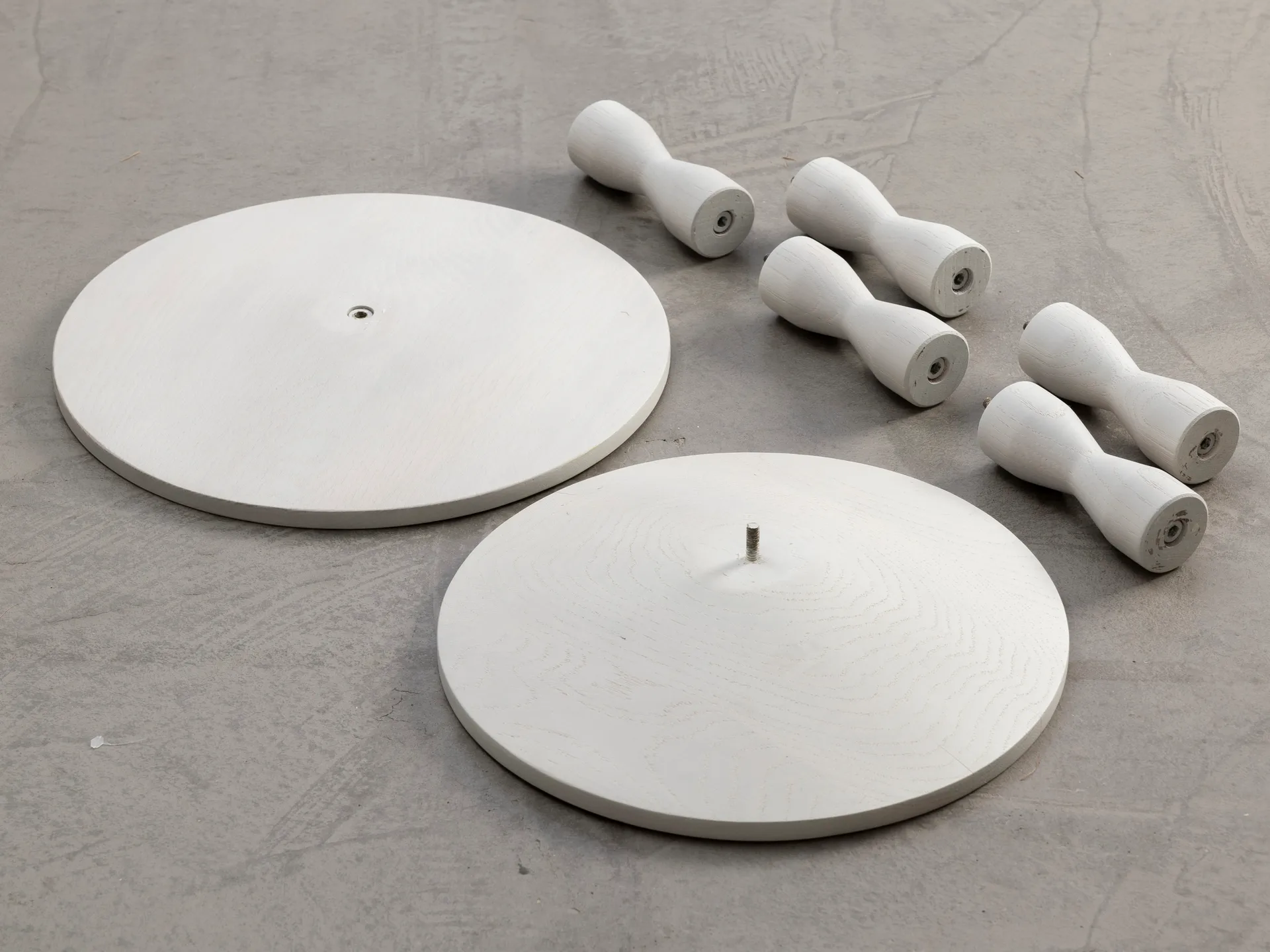 Pedestal Tisch Ø31 x 67,5cm, Stained white grey Design House Stockholm