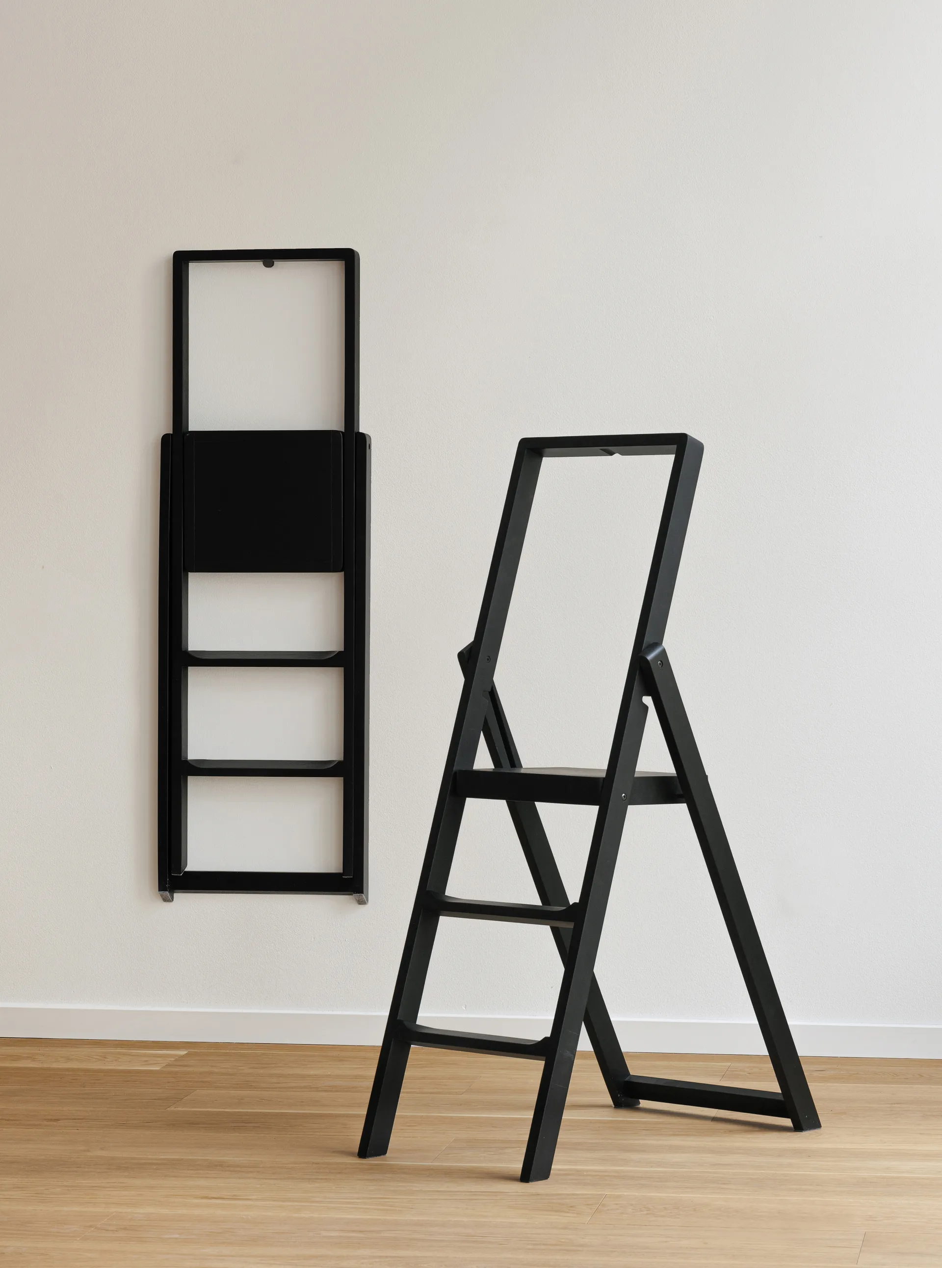 Step Leiter, Schwarz lackiert Design House Stockholm