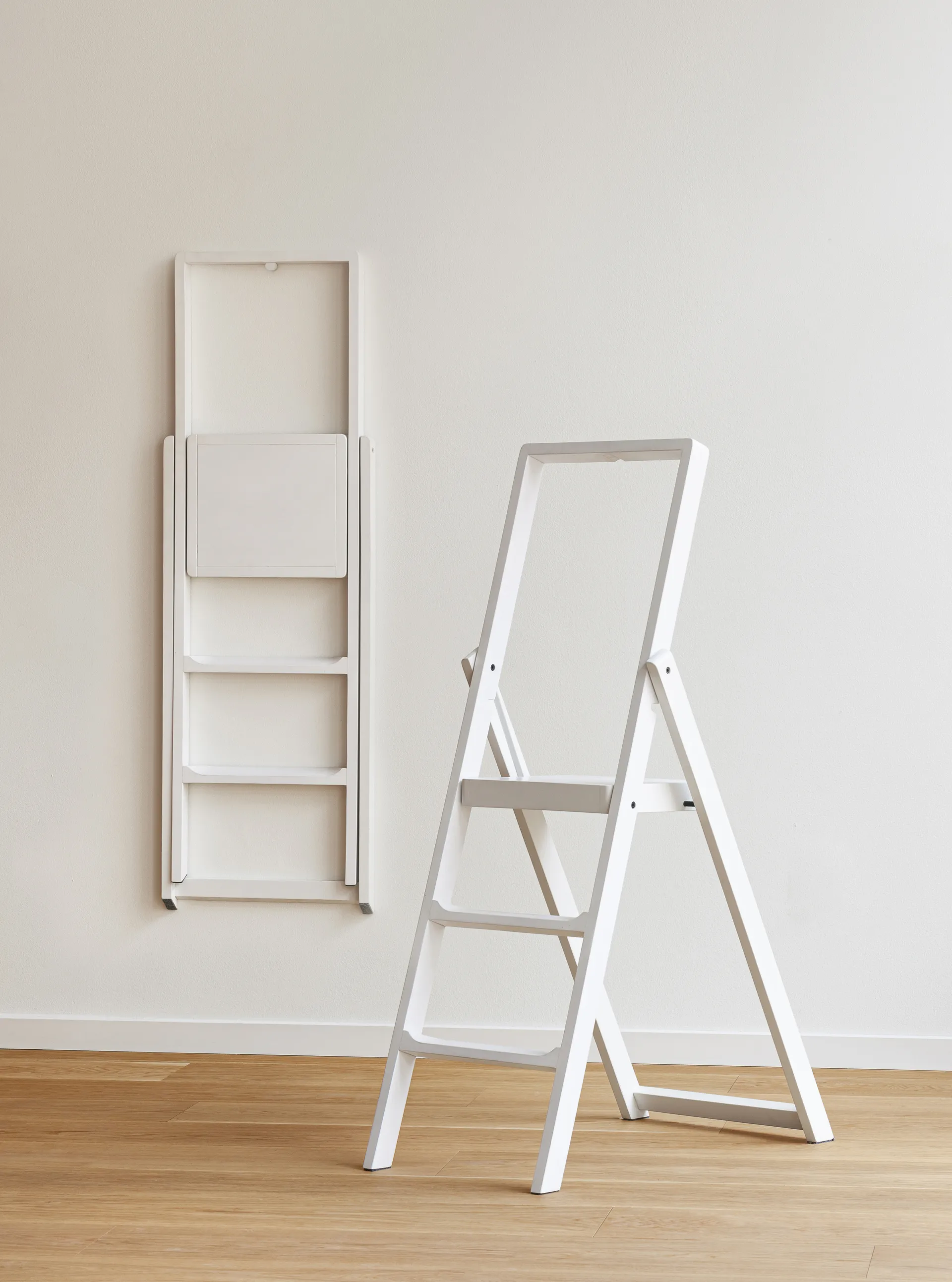 Step Leiter, Weißgebeizt Design House Stockholm