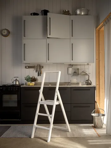 Step Leiter - Weißgebeizt - Design House Stockholm