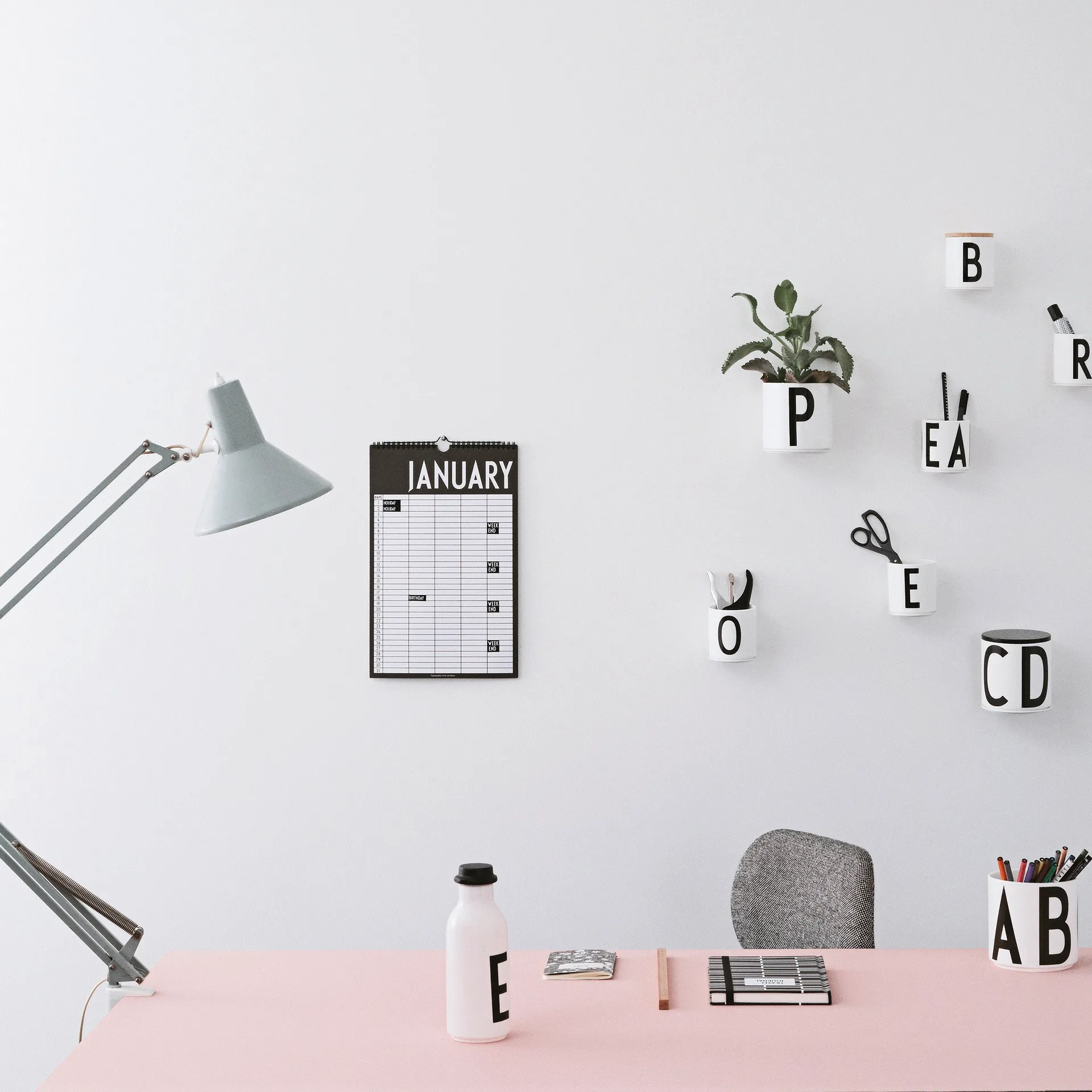 Design Letters Monatskalender, Black Design Letters