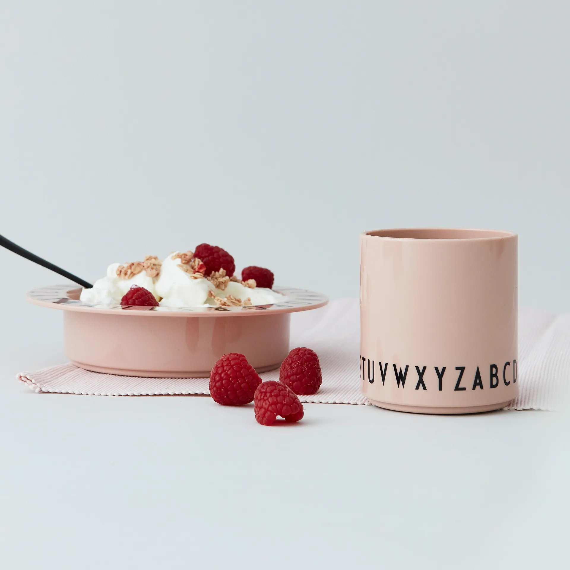 Eat & Learn Kinderbecher, Nude Design Letters