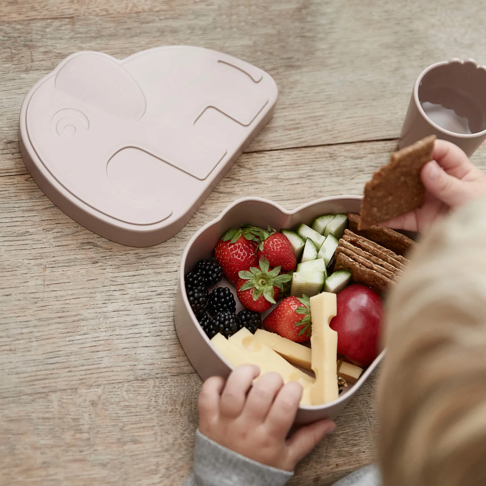 Elphee Kiddish Brotdose, powder Done by deer