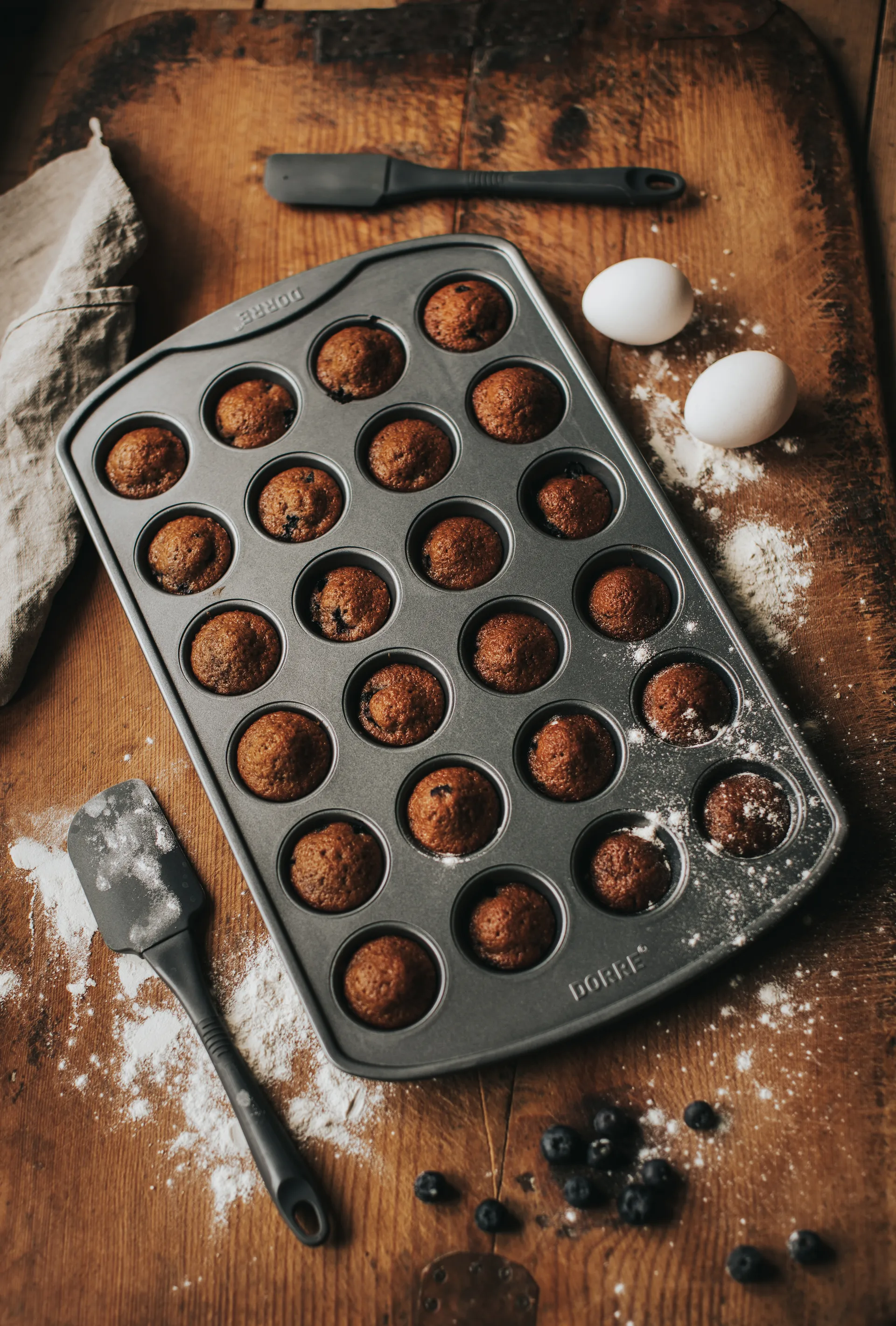 Karabo Muffinform Kohlenstoffstahl 24-formig, 42,5 × 26 × 2,8 cm Dorre