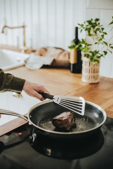 Saira Pfannenwender 33x8,5x1,8 cm - Edelstahl-Silikongriff grau - Dorre