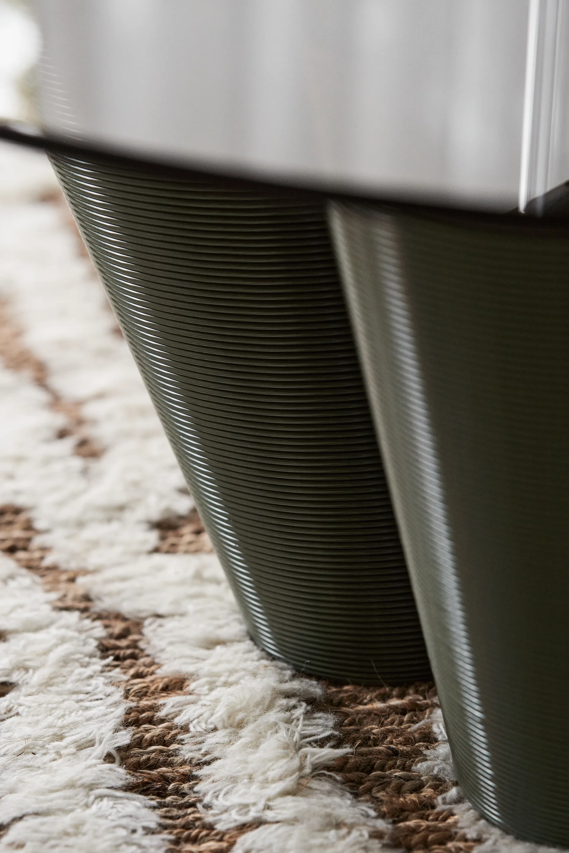 Anemone Couchtisch Ø110 cm, Olive Ekbacken Studios