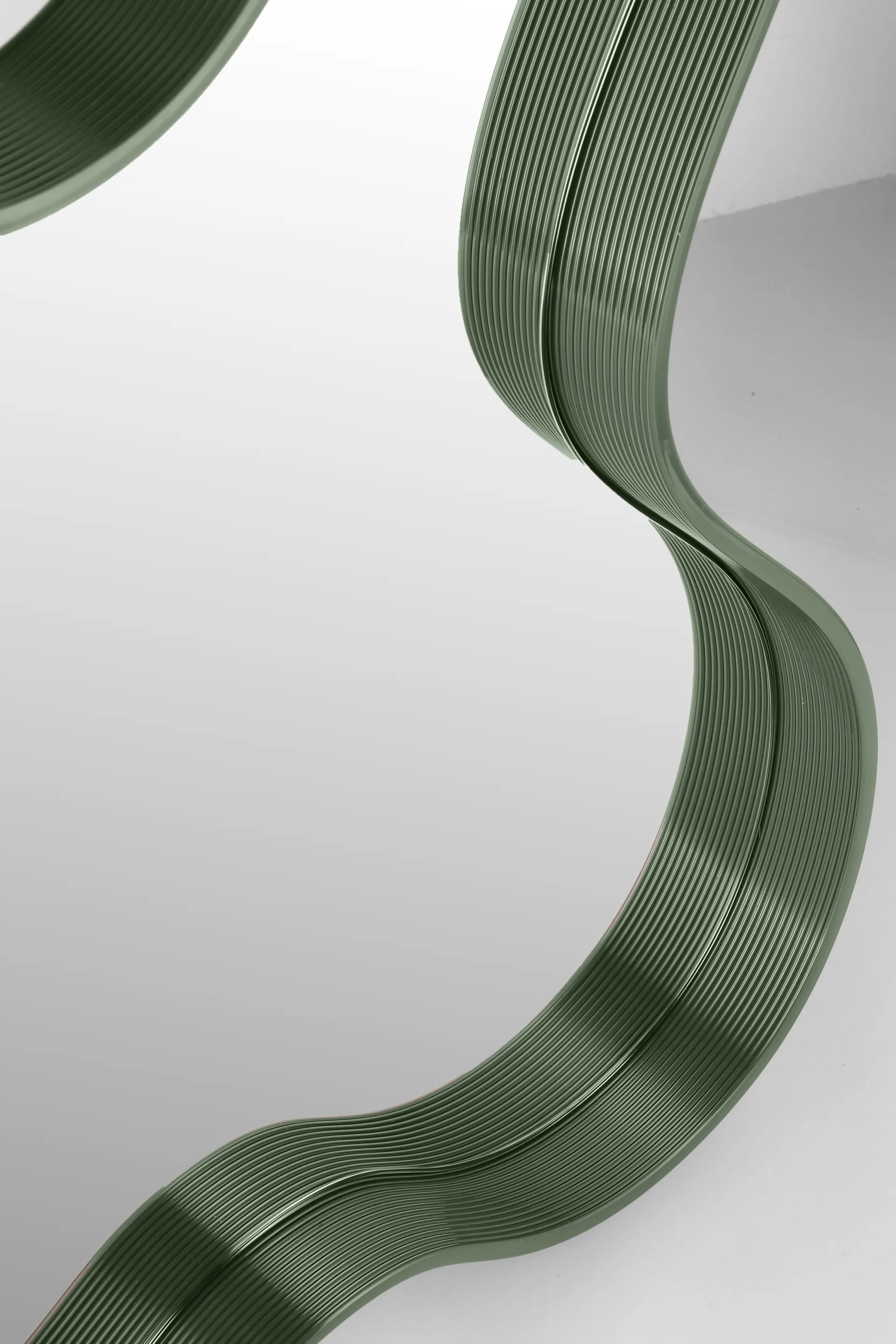 Pebble Spiegel small 56x76 cm, Olive Ekbacken Studios