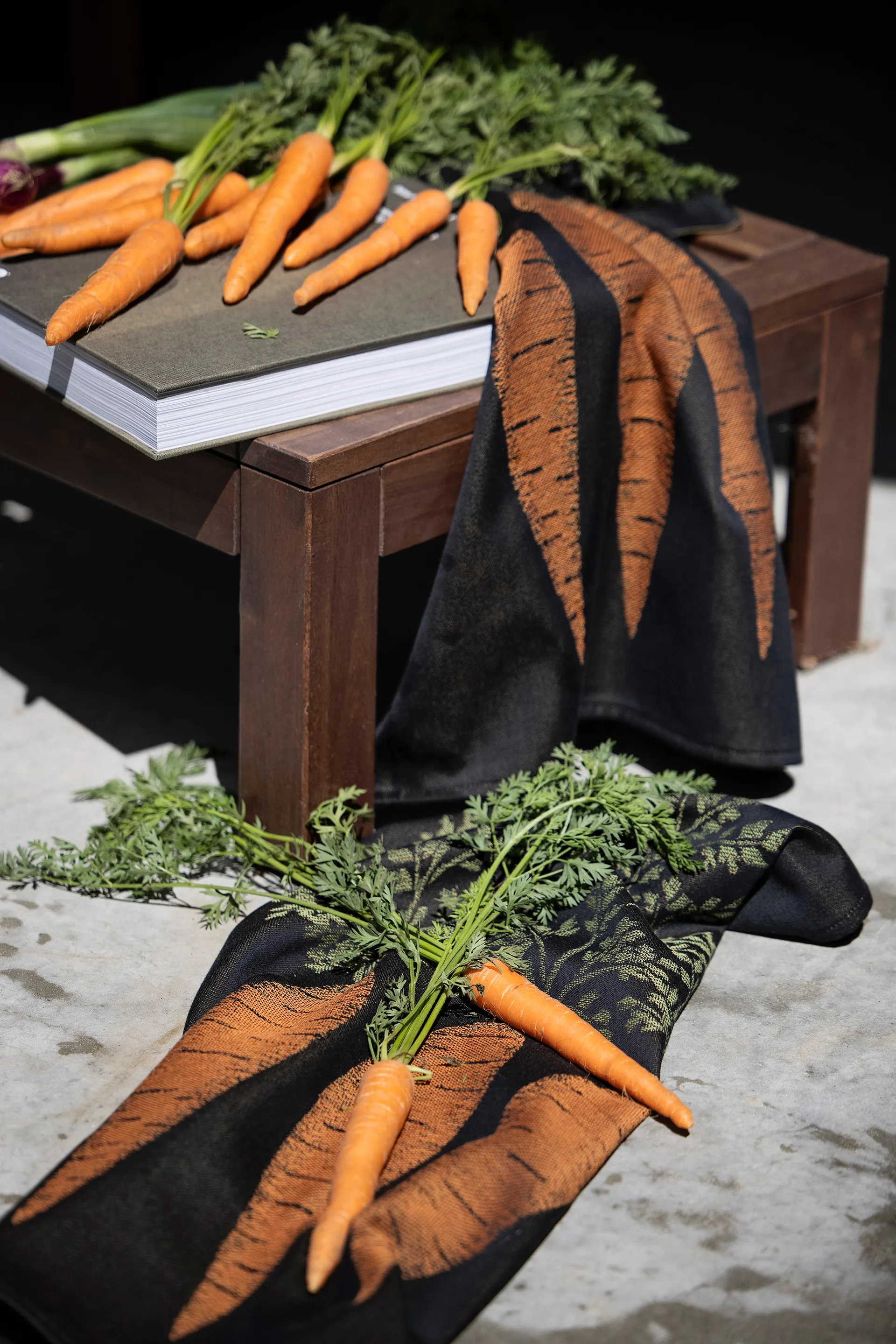 Morot Geschirrtuch 48x70 cm, Schwarz-Orange Ekelund Linneväveri