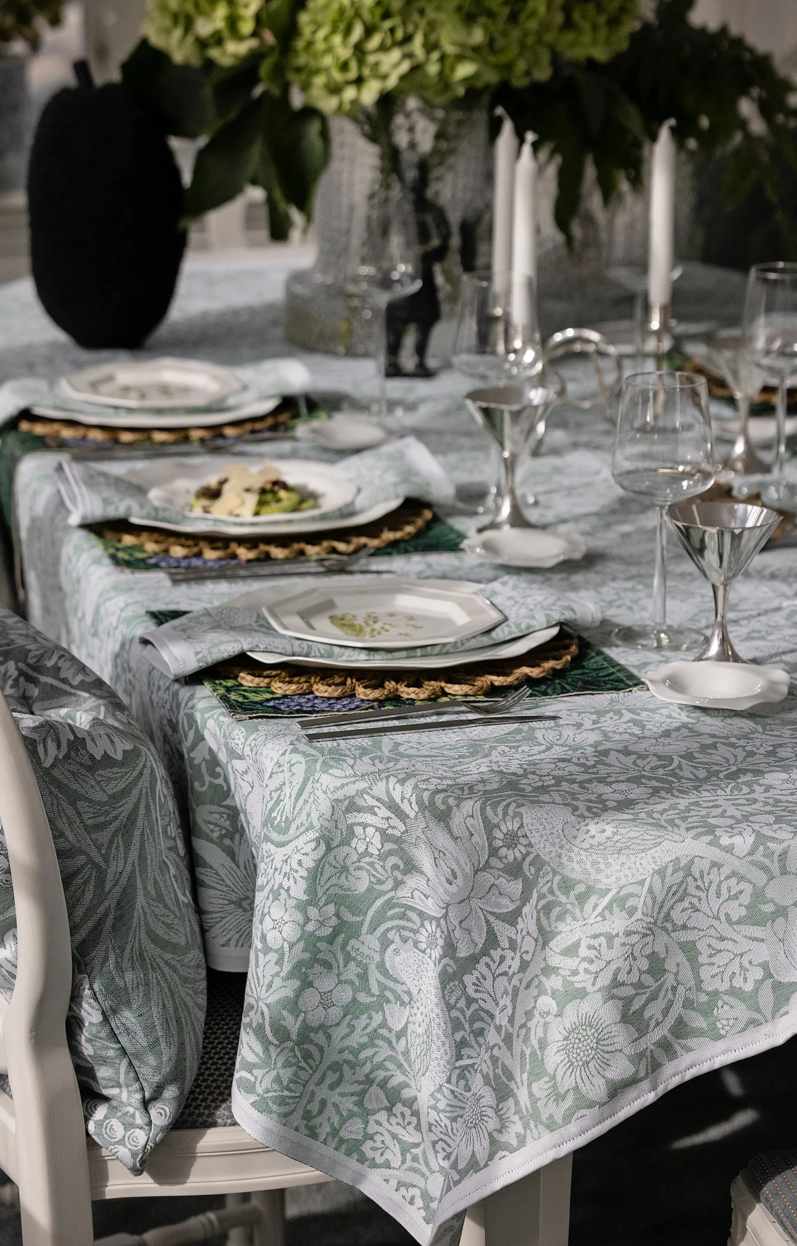 Strawberry Thief Tischdecke 150x250 cm, Grün Ekelund Linneväveri