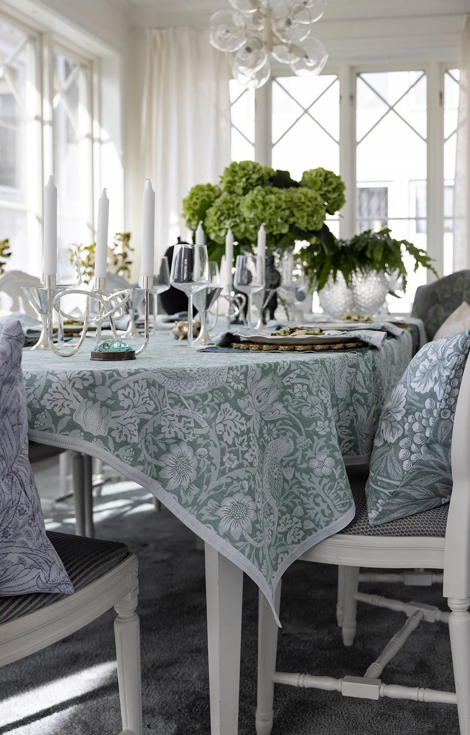 Strawberry Thief Tischdecke 150x250 cm, Grün Ekelund Linneväveri