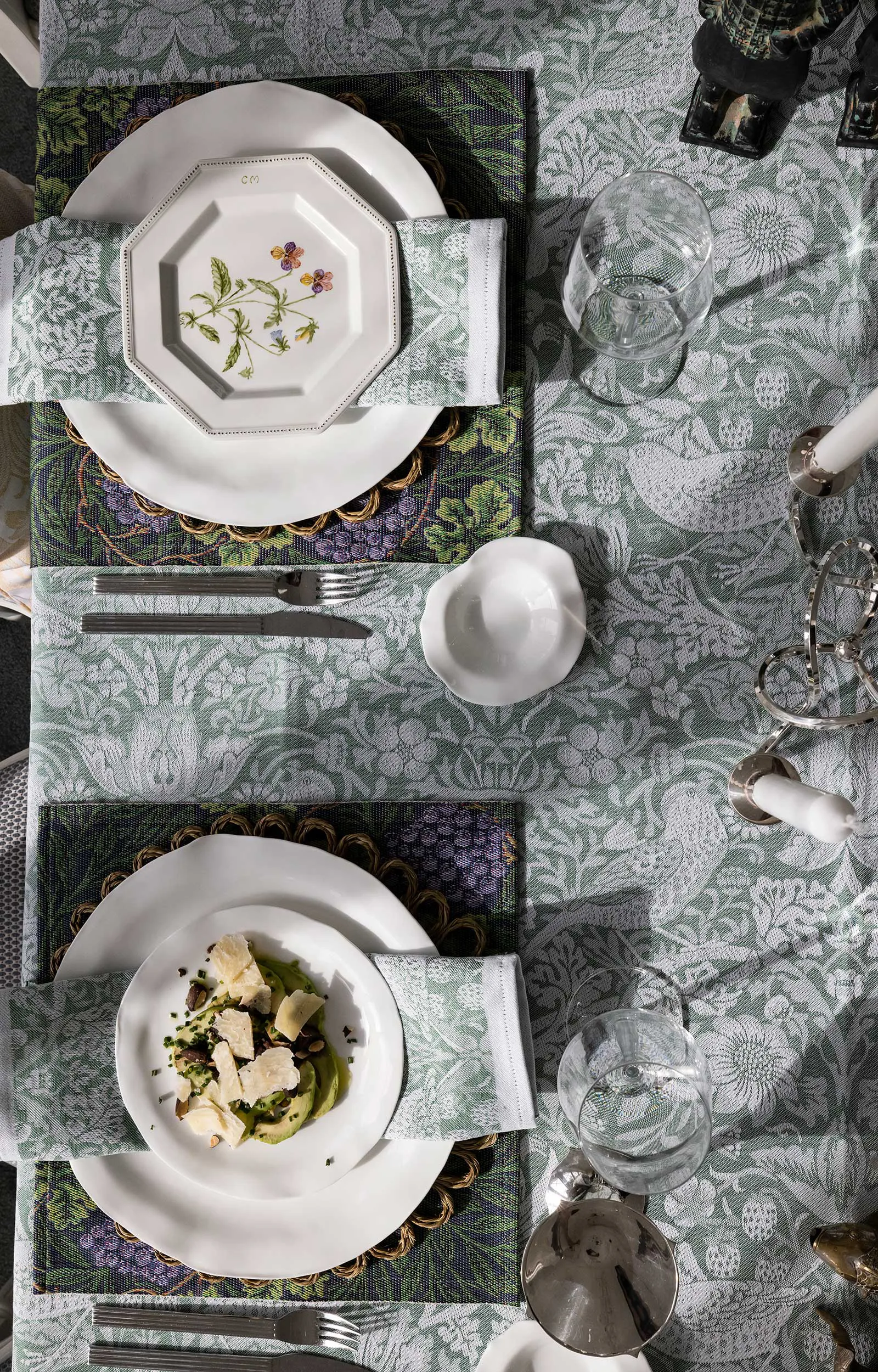 Strawberry Thief Tischläufer 50x150 cm, Grün Ekelund Linneväveri