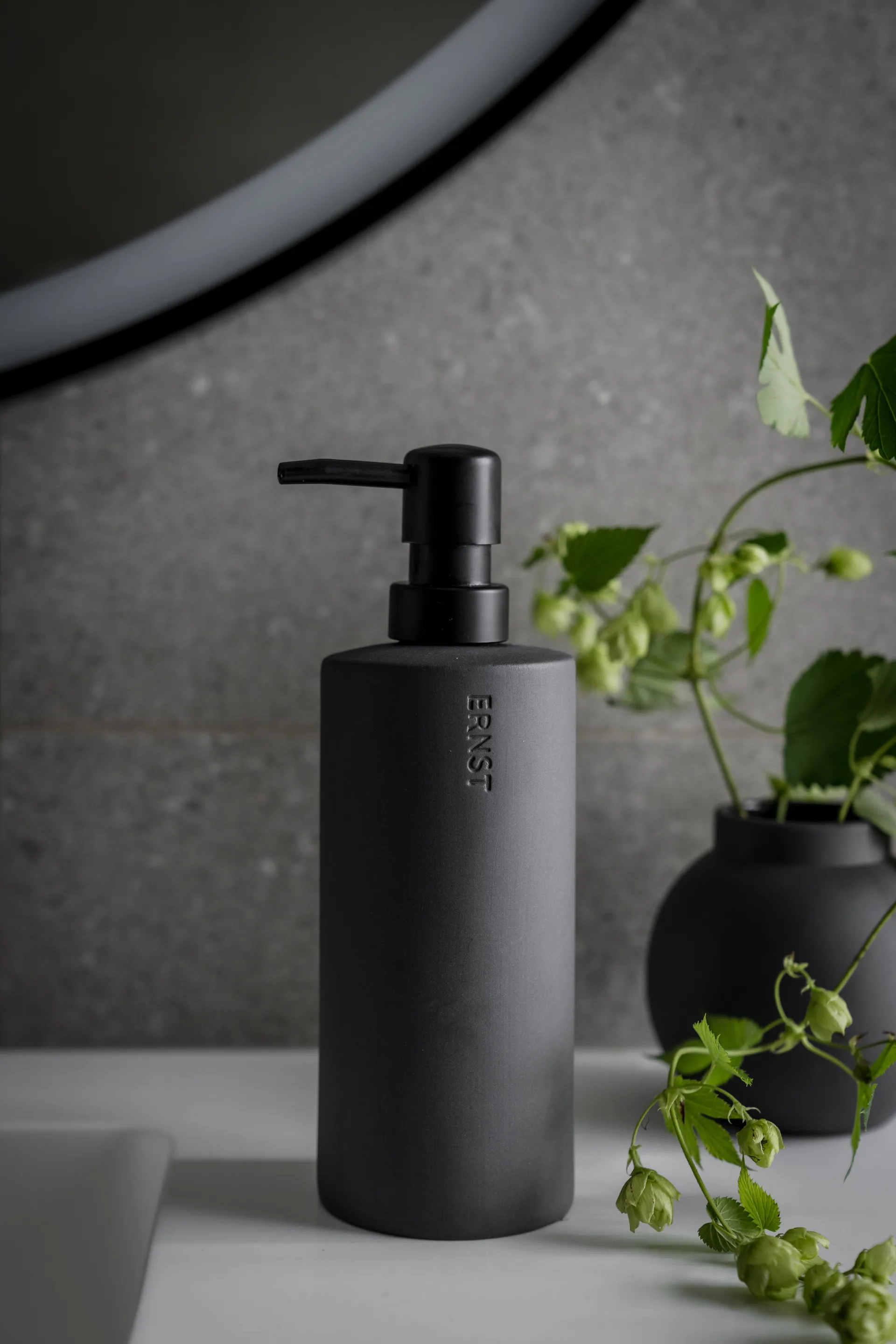 Ernst Seifenspender 50 cl, Dunkelgrau ERNST