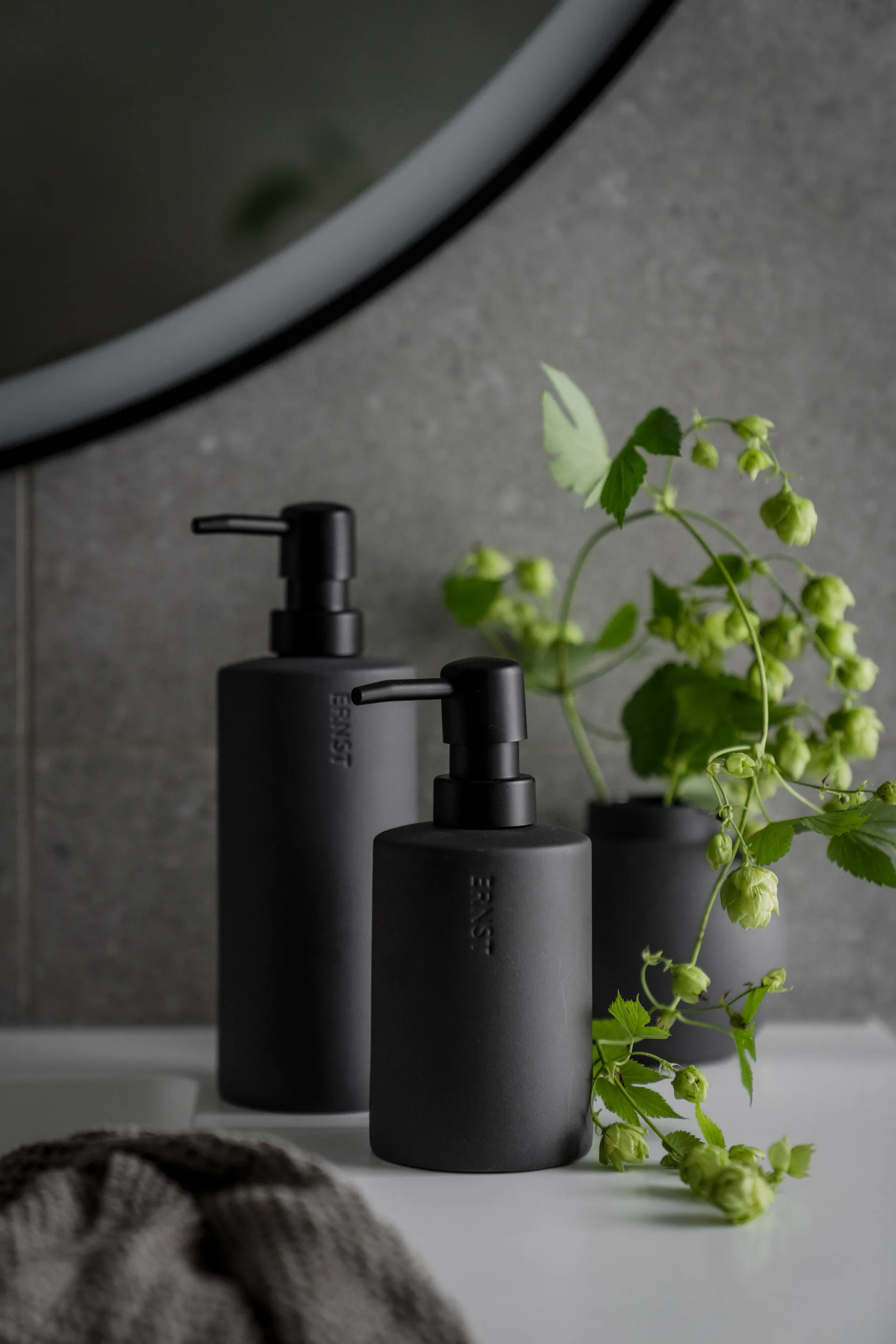 Ernst Seifenspender 50 cl, Dunkelgrau ERNST